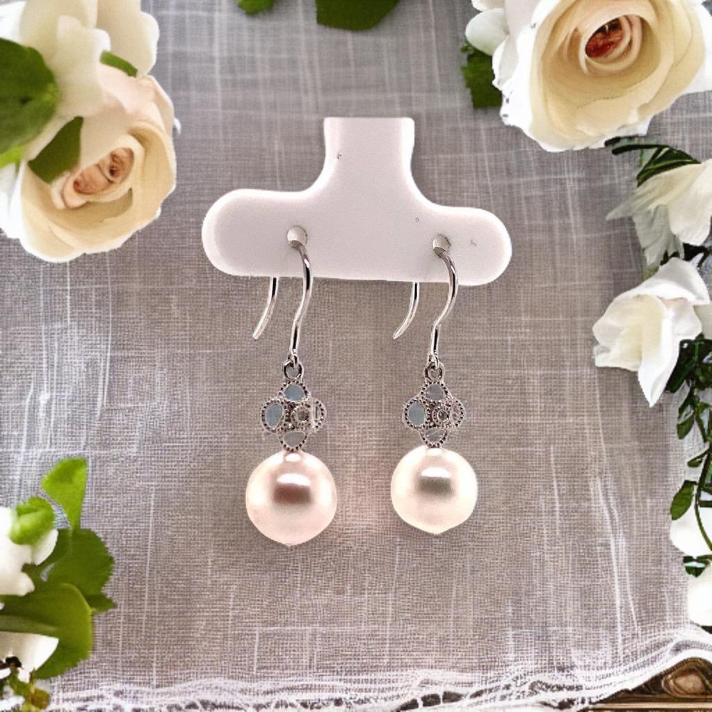 Orecchini di diamanti e perle Akoya in oro bianco 14 carati certificati in vendita 1