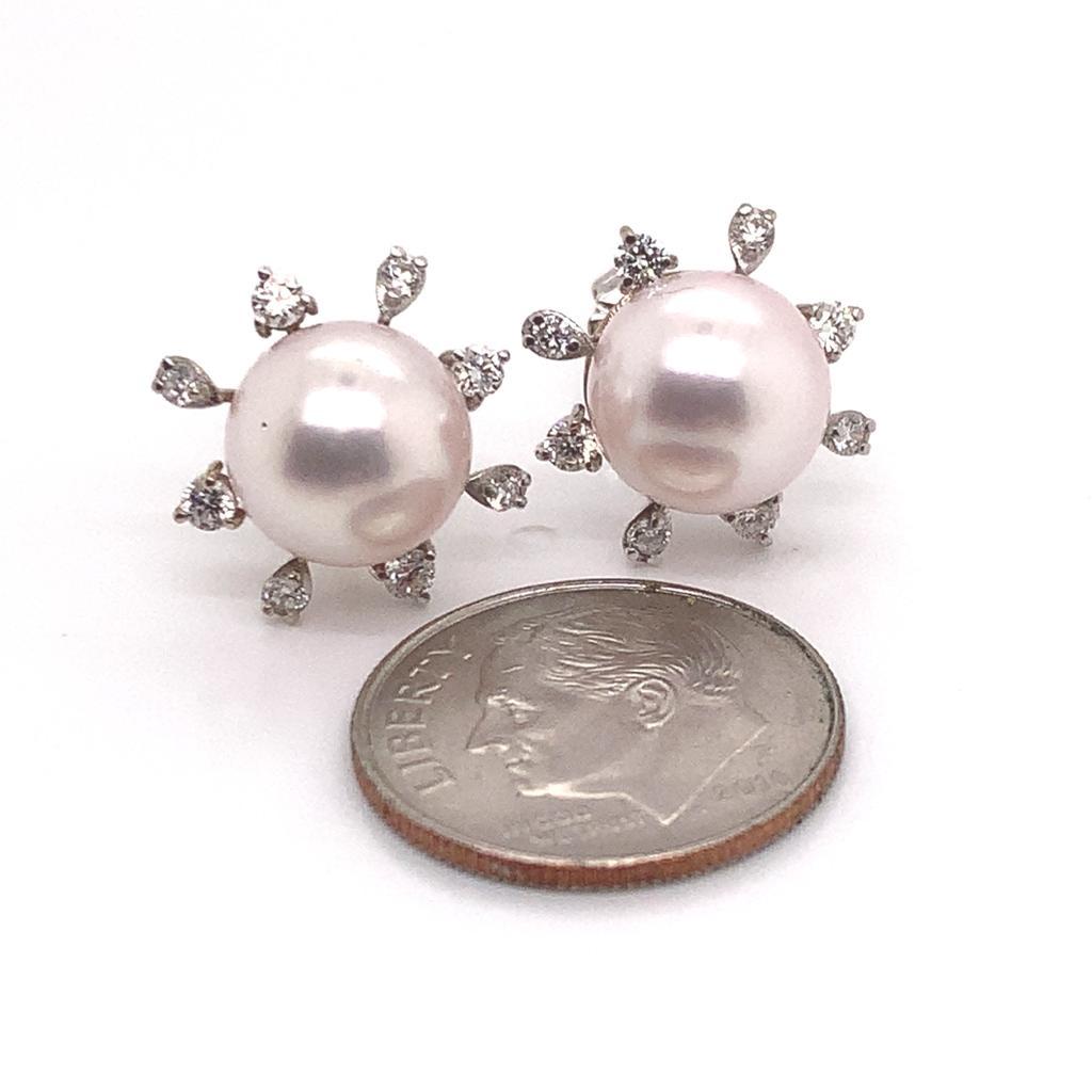 Boucles d'oreilles Akoya en or blanc 14 carats avec diamants et perle certifiée en vente 3