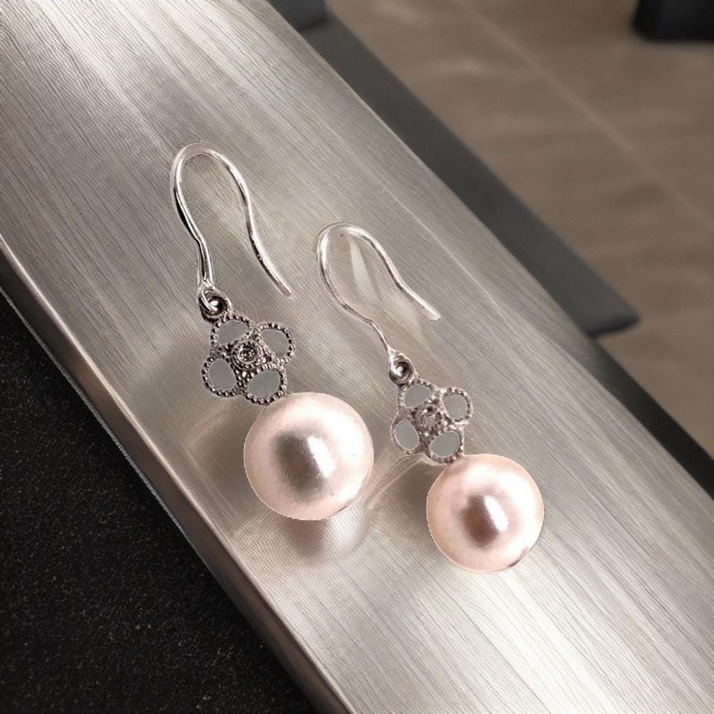 Orecchini di diamanti e perle Akoya in oro bianco 14 carati certificati in vendita 3