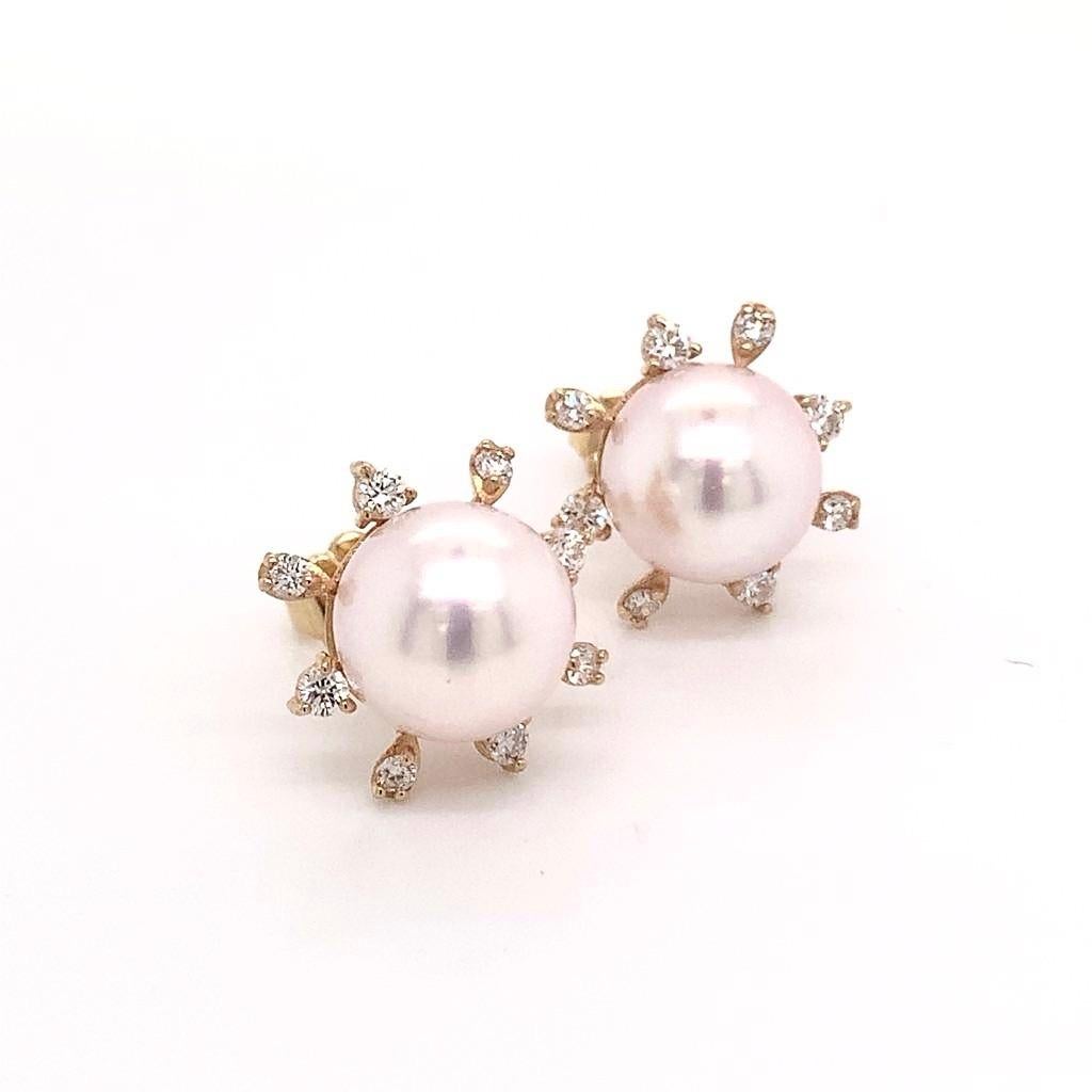 Taille ronde Boucles d'oreilles Akoya en or jaune 14 carats et diamants certifiés en vente
