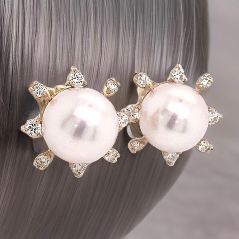 Boucles d'oreilles Akoya en or jaune 14 carats et diamants certifiés en vente 1