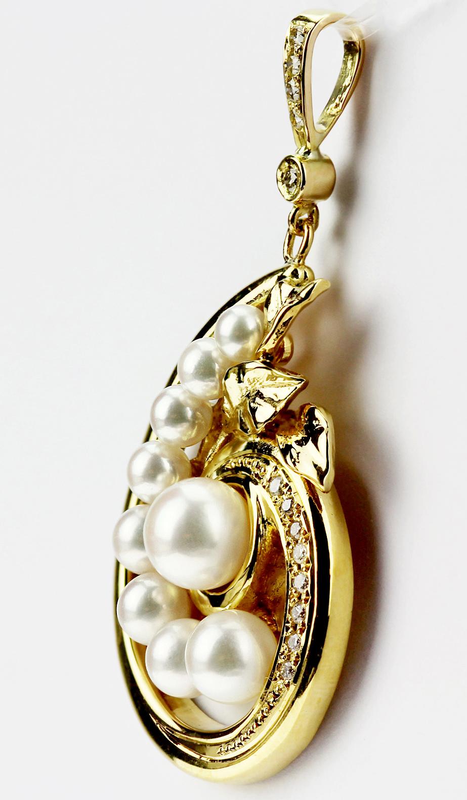 Round Cut Diamond and Akoya Sea-Water Cultured Pearl Spiral Shell Pendant in 18 Carat Gold For Sale
