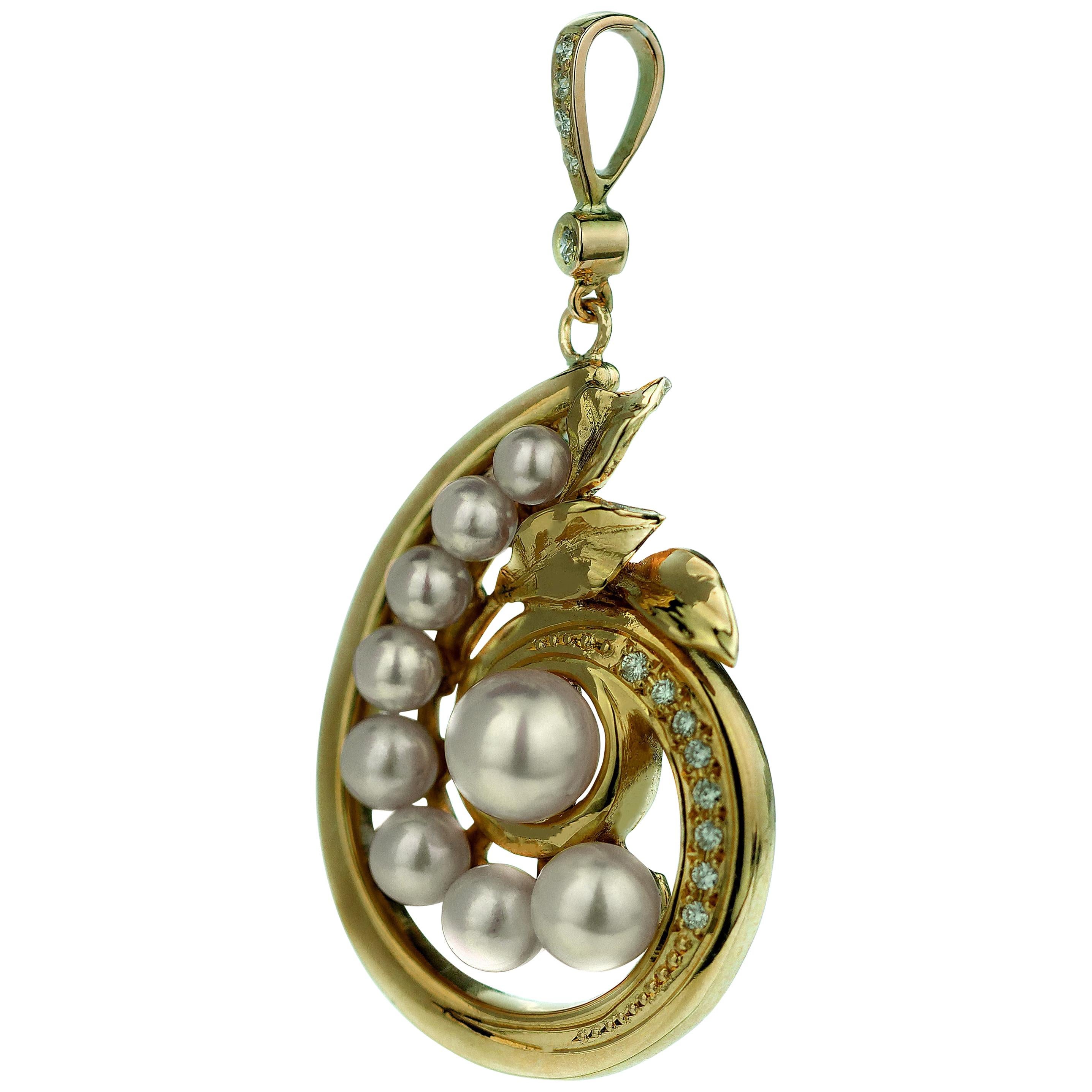 Pendentif en or 18 carats avec diamants et perle de culture Akoya en forme de coquille de mer en spirale