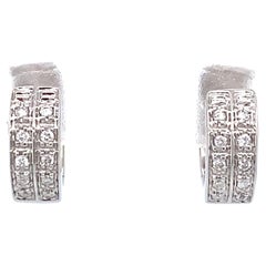 Mini anneaux Huggie en or blanc 14 carats et diamants