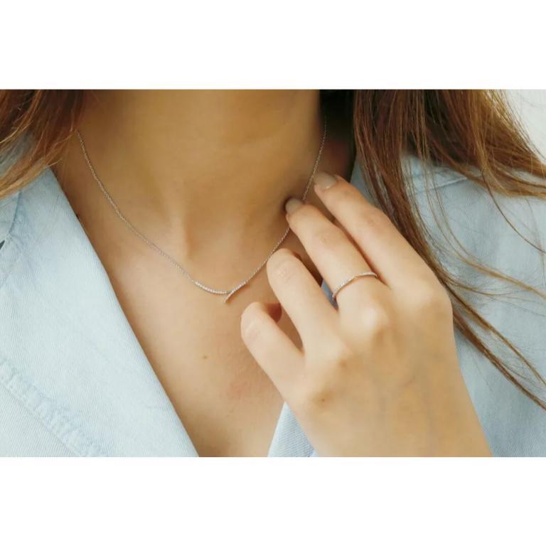 Diamond Dainty Curved Bar Pendant Necklace in 14k Solid Gold In New Condition For Sale In Chicago, IL