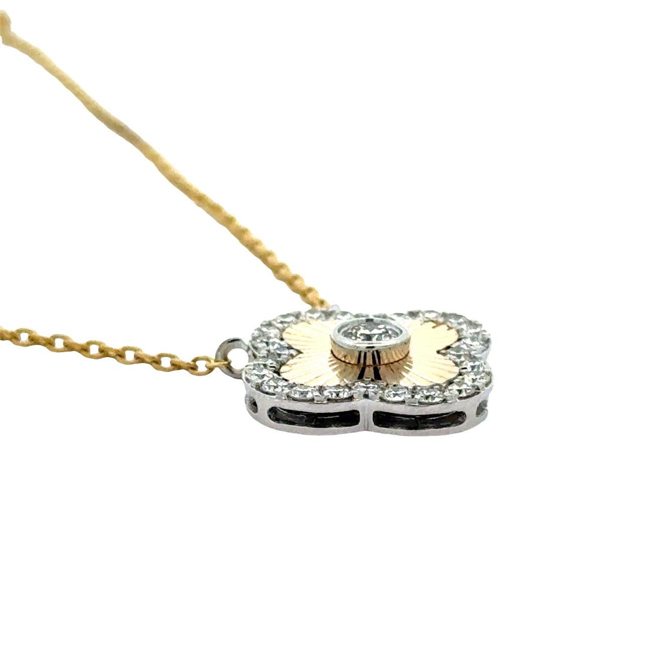 Taille ronde Collier trèfle en or blanc et jaune 14K et diamants en vente