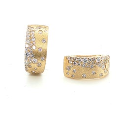 Orecchini a cerchio con diamanti e oro giallo 14k, 0,66 carati totali