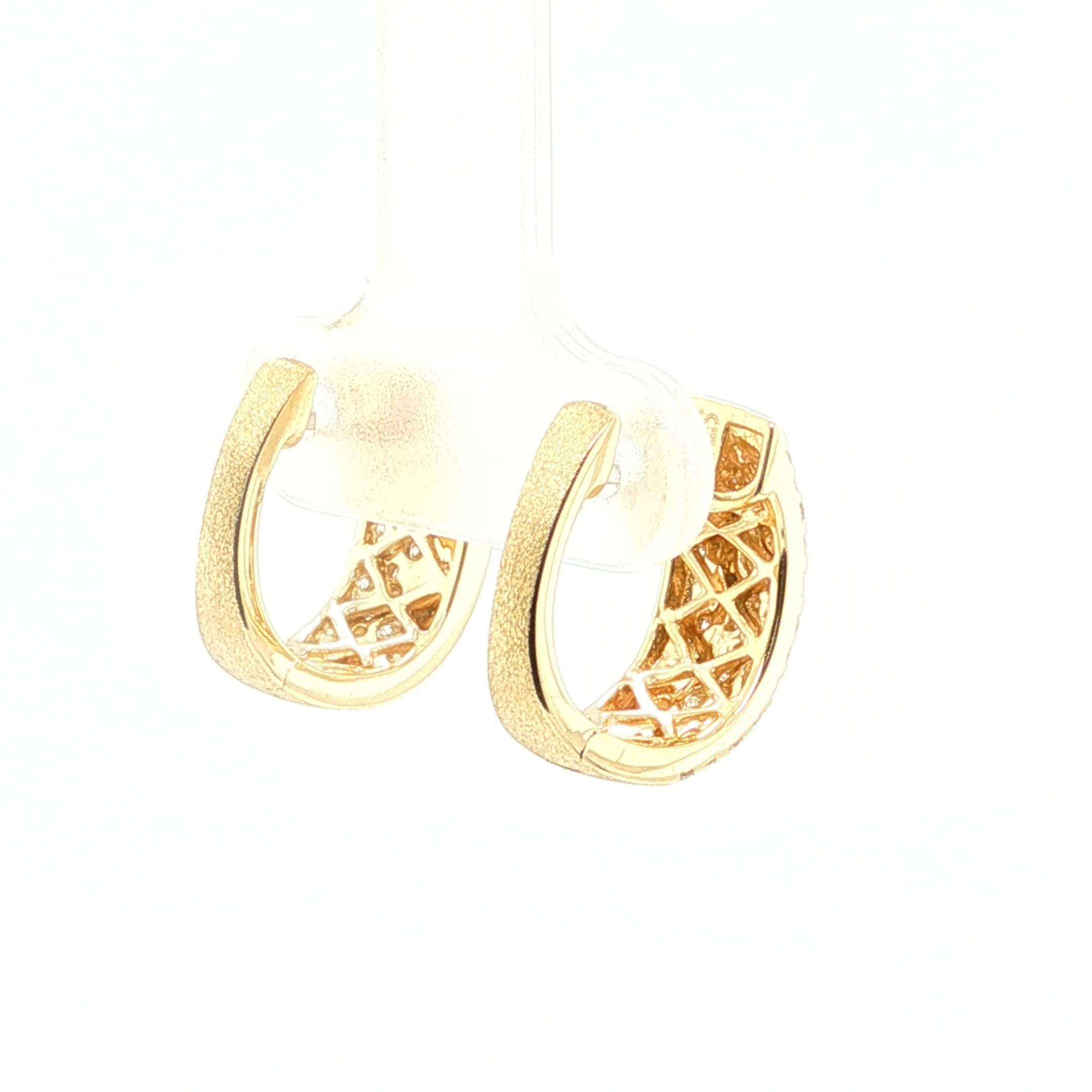 Boucles d'oreilles Huggie en or jaune 14k et diamant, .66 carat total Neuf - En vente à Los Angeles, CA