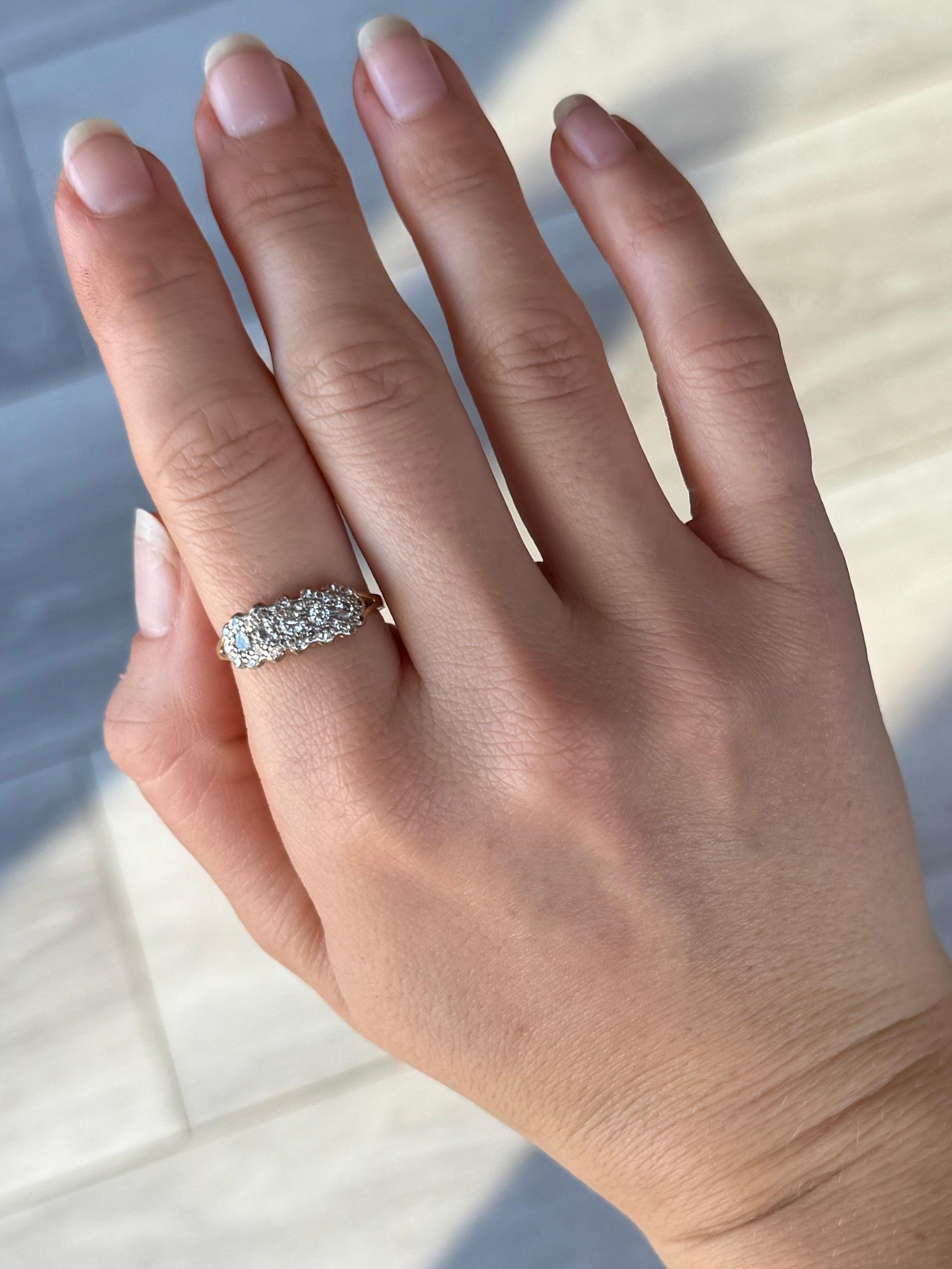 Diamond and 18 Carat Gold Panel Ring In Good Condition For Sale In Chipping Campden, GB