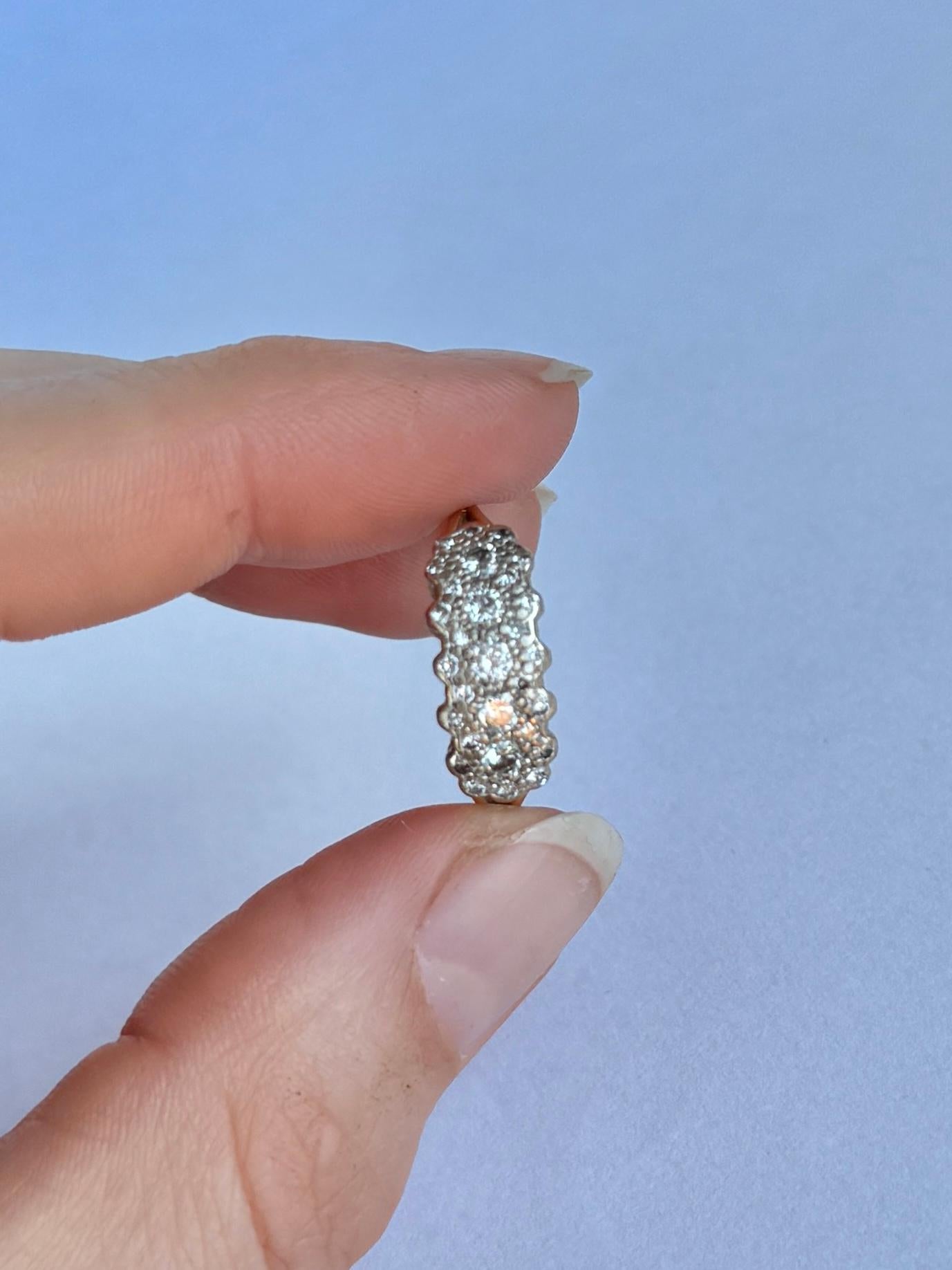 Diamond and 18 Carat Gold Panel Ring For Sale 1
