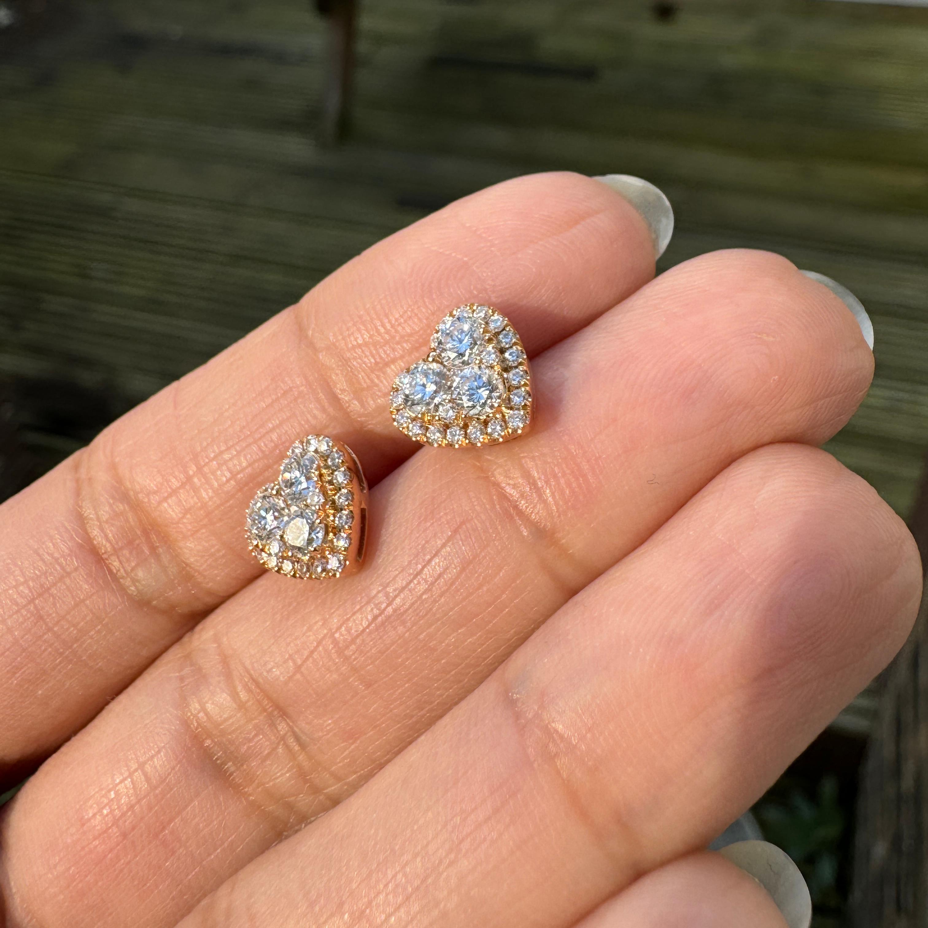Diamant und 18 Karat Roségold Herzform Halo-Cluster-Ohrstecker mit Diamanten (Moderne) im Angebot