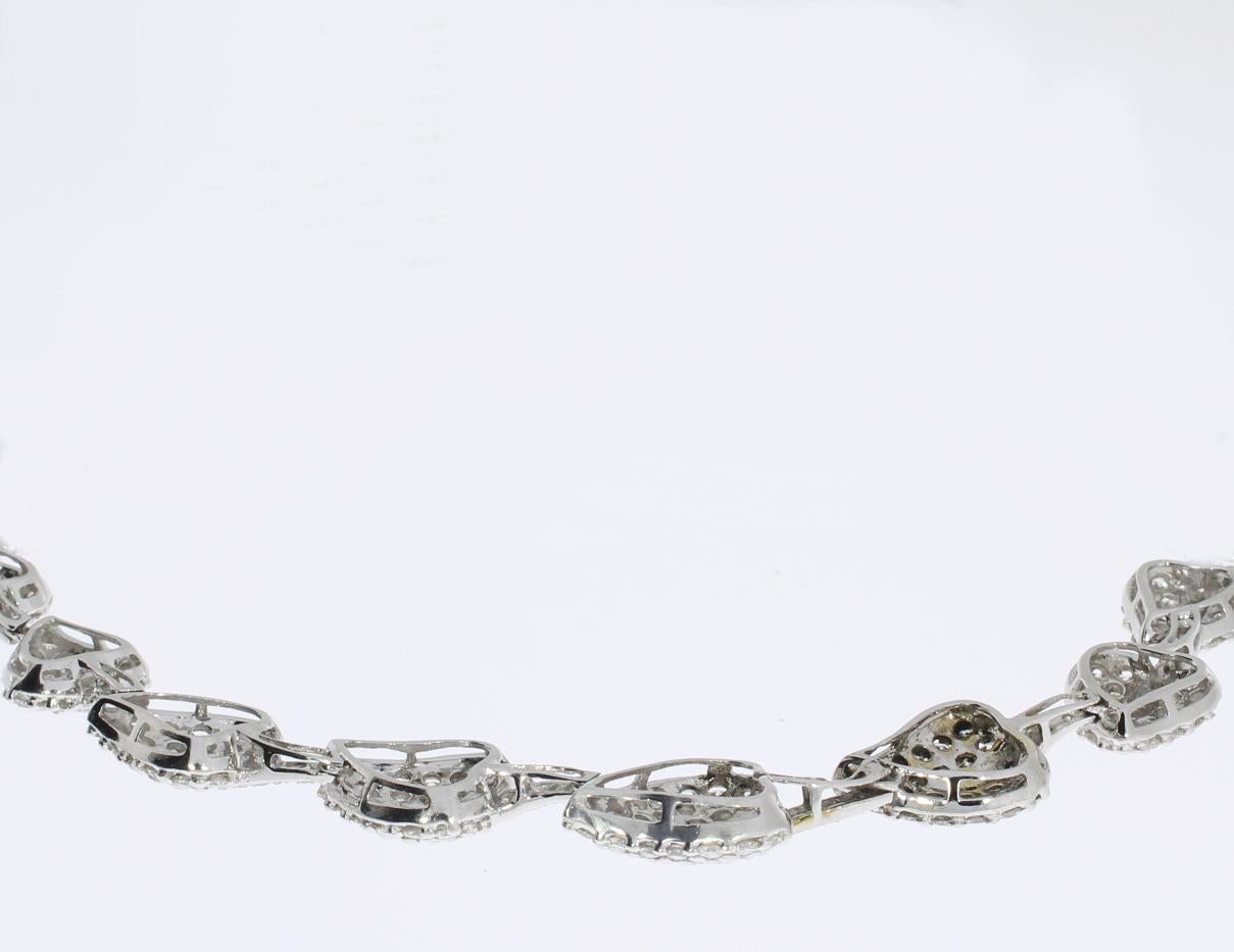 Diamond 18 Carat White Gold Floral Necklace In Excellent Condition For Sale In Berlin, DE