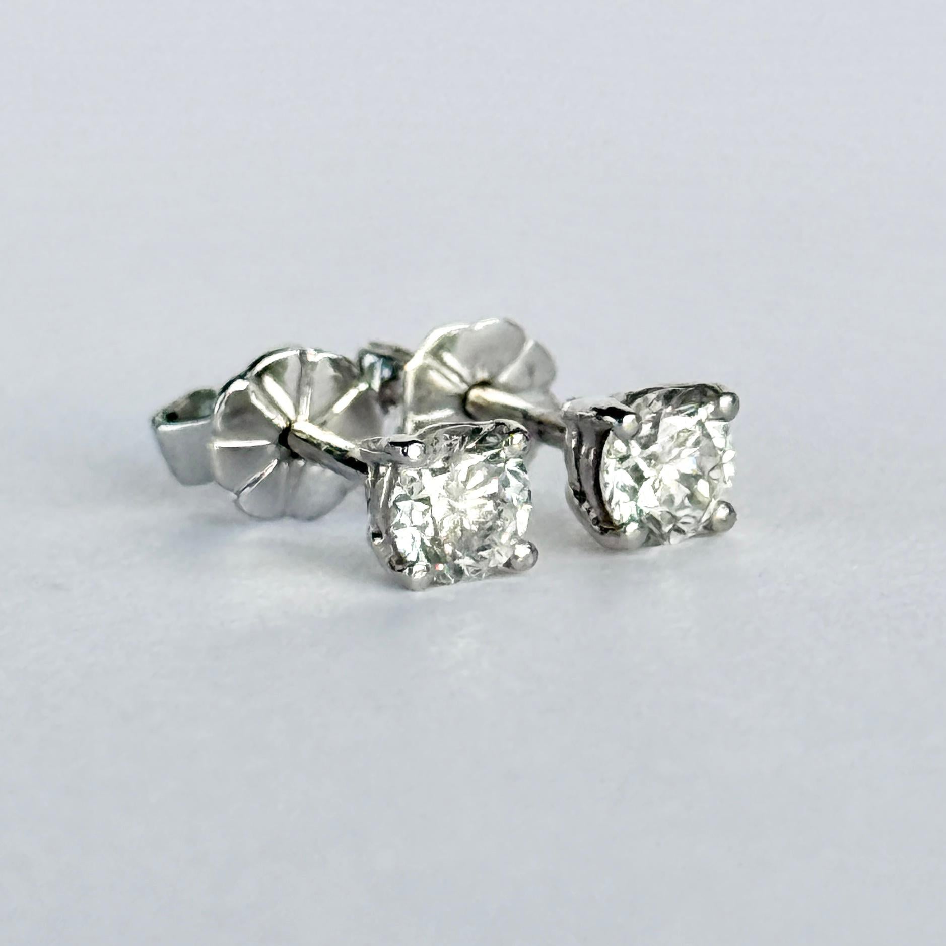 Taglio brillante Diamond and 18 Carat White Gold Stud Earrings in vendita