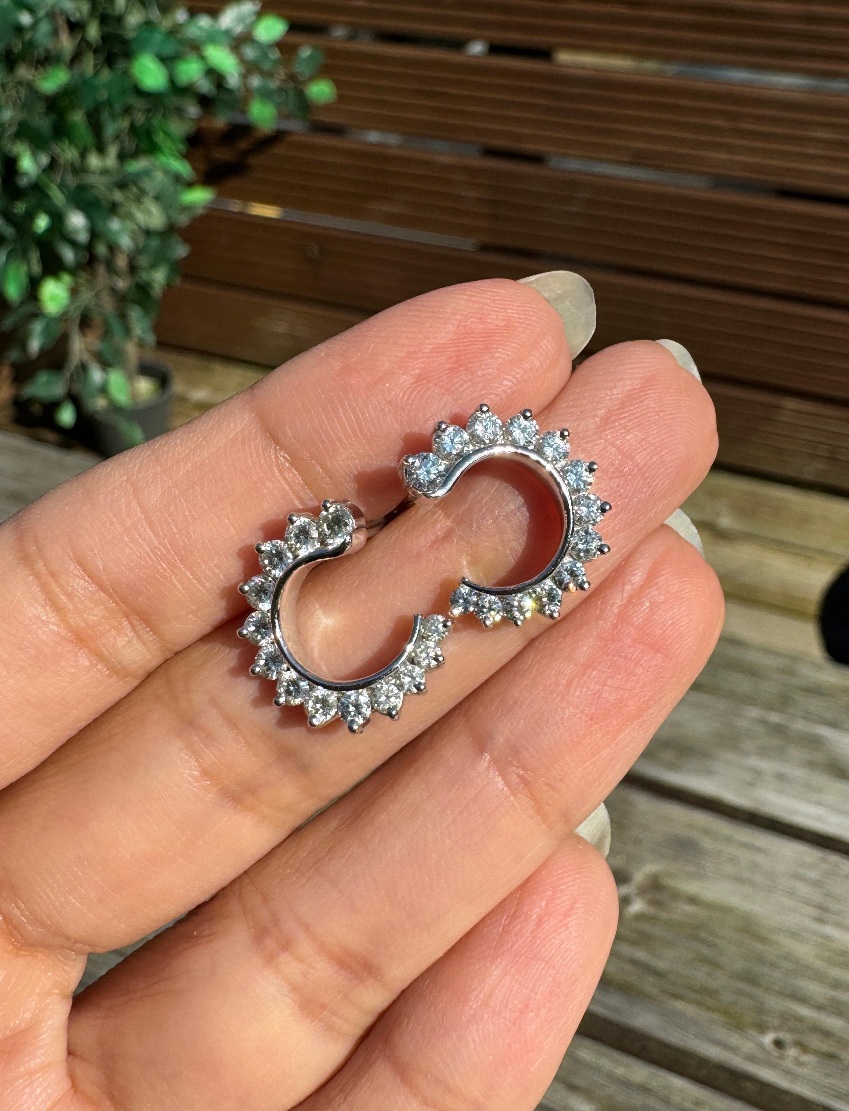 Modern Diamond and 18 Carat White Gold Swirl Stud Earrings For Sale