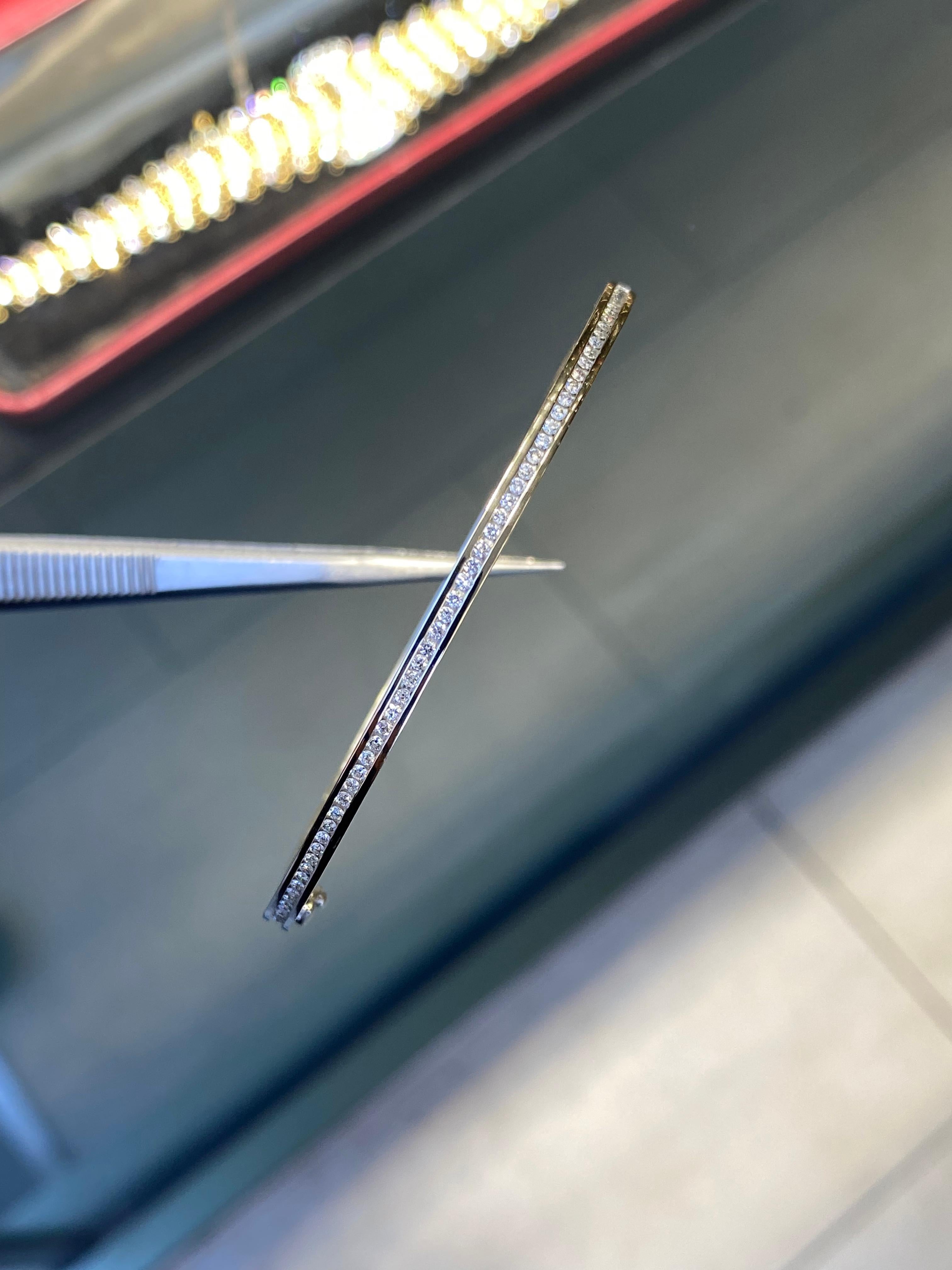 Taglio brillante Bracciale sottile con diamanti e oro bianco 18 carati in vendita