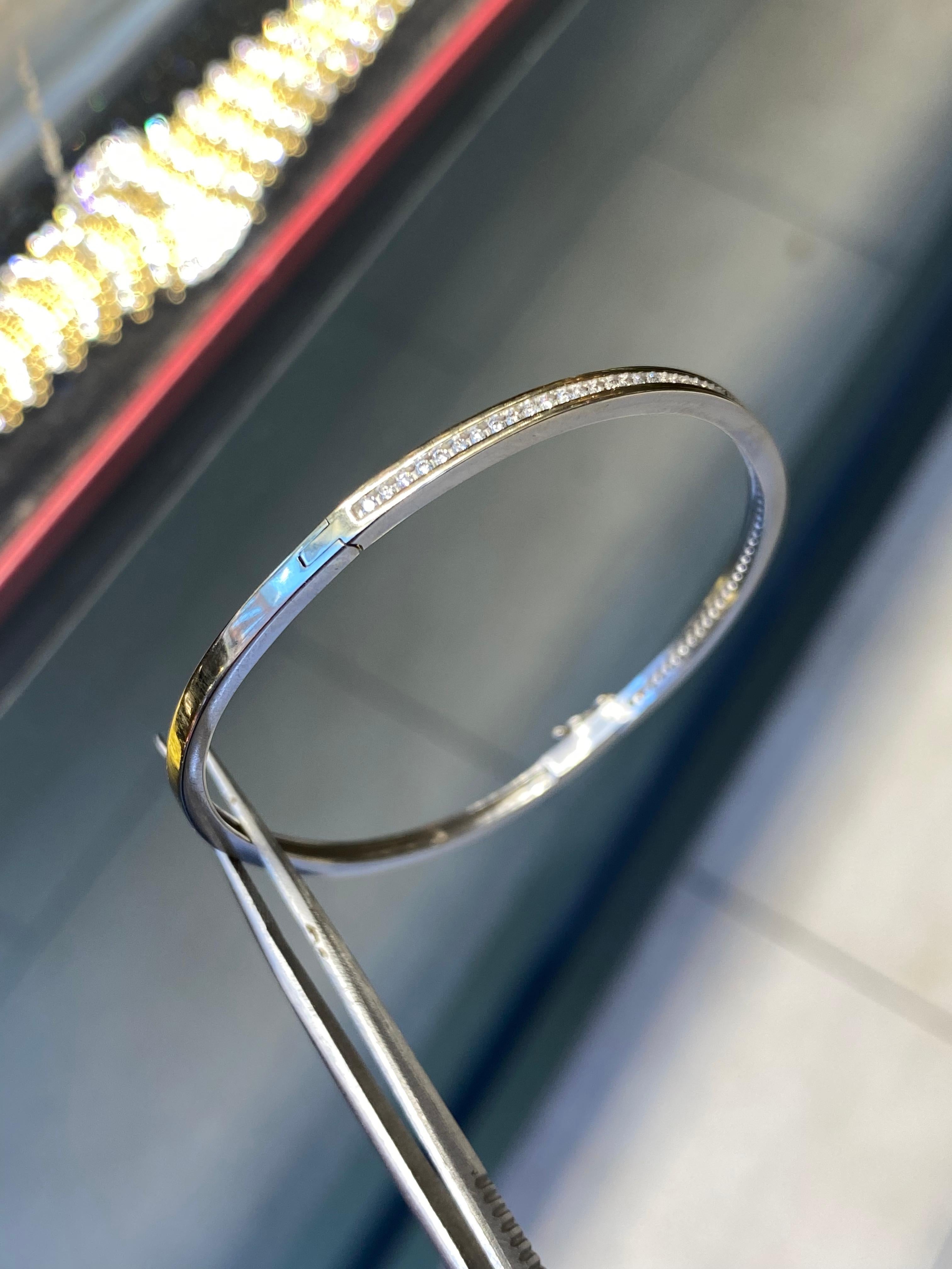 Bracciale sottile con diamanti e oro bianco 18 carati In condizioni ottime in vendita a London, GB