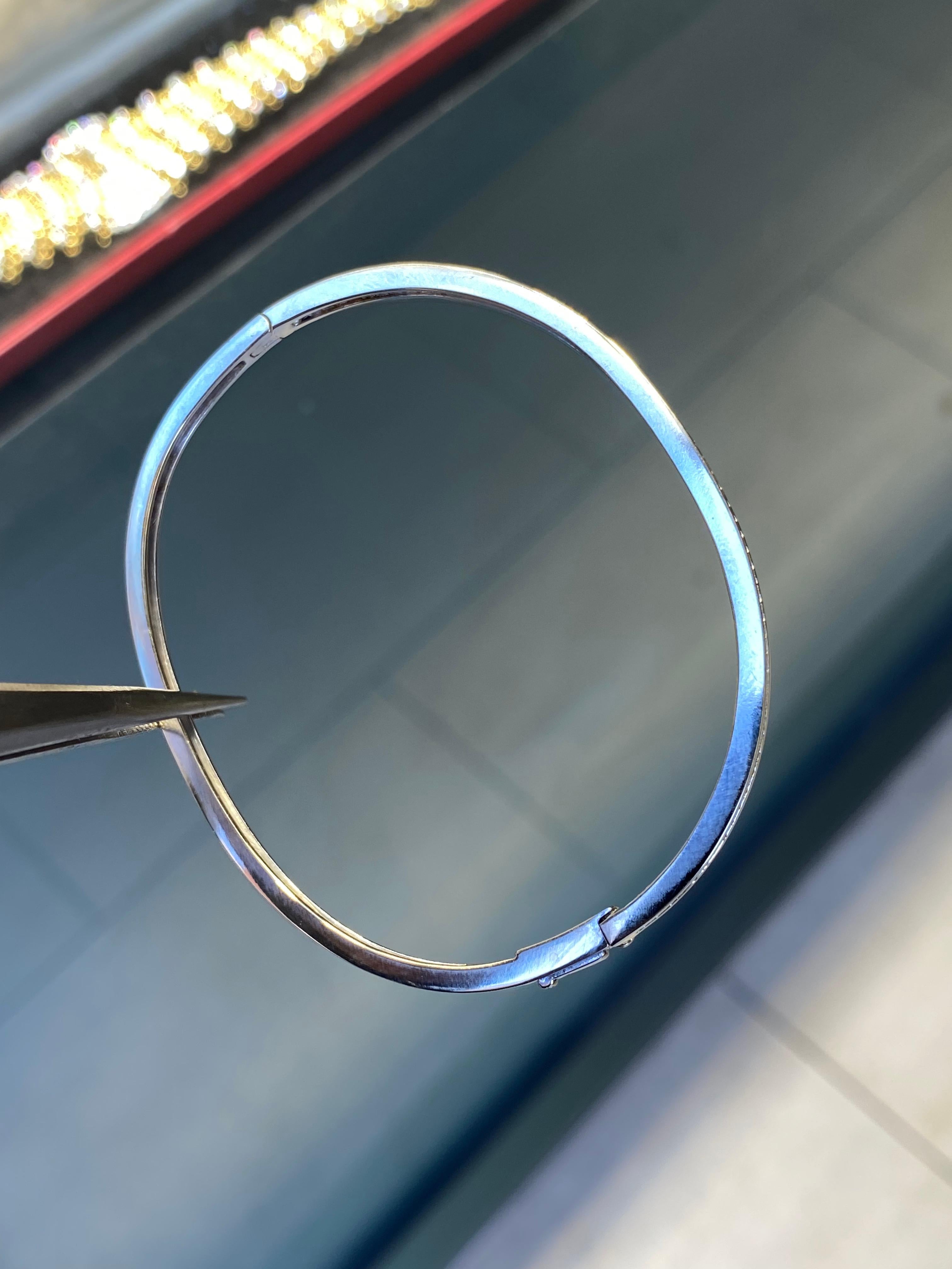 Donna Bracciale sottile con diamanti e oro bianco 18 carati in vendita