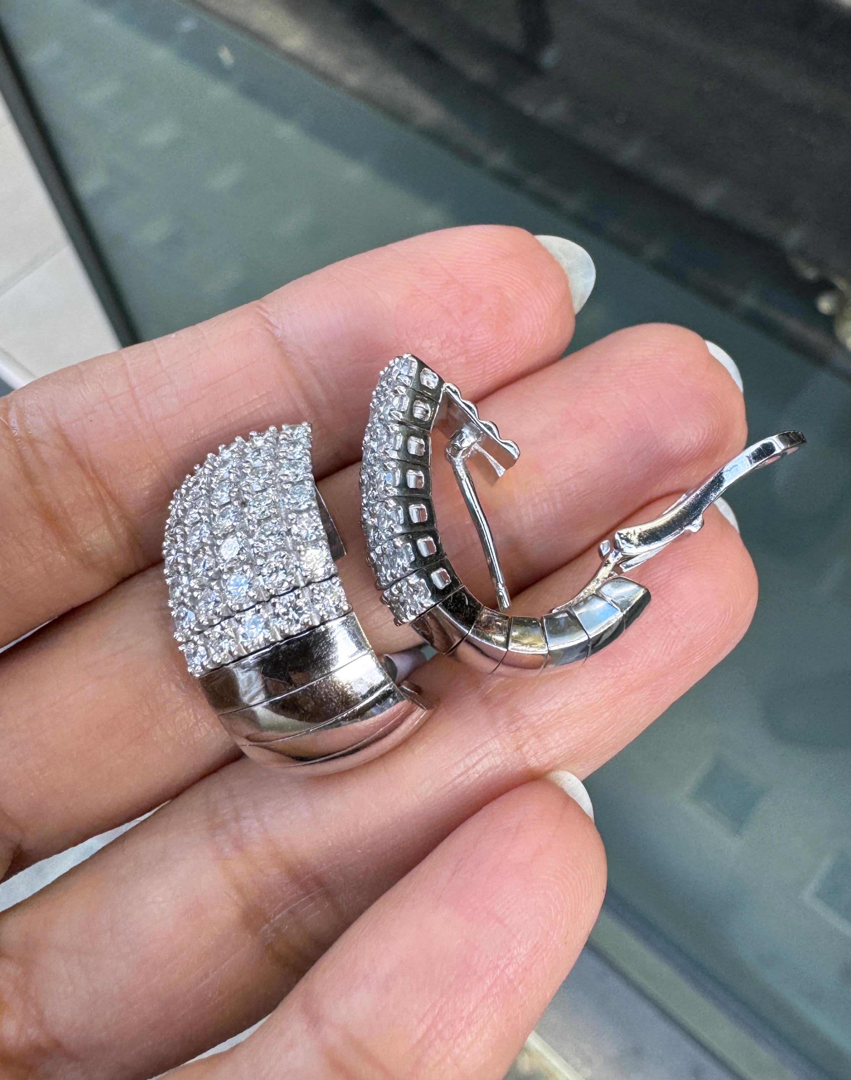 da uomo o donna Orecchini larghi a leva con diamanti e oro bianco 18 carati in vendita