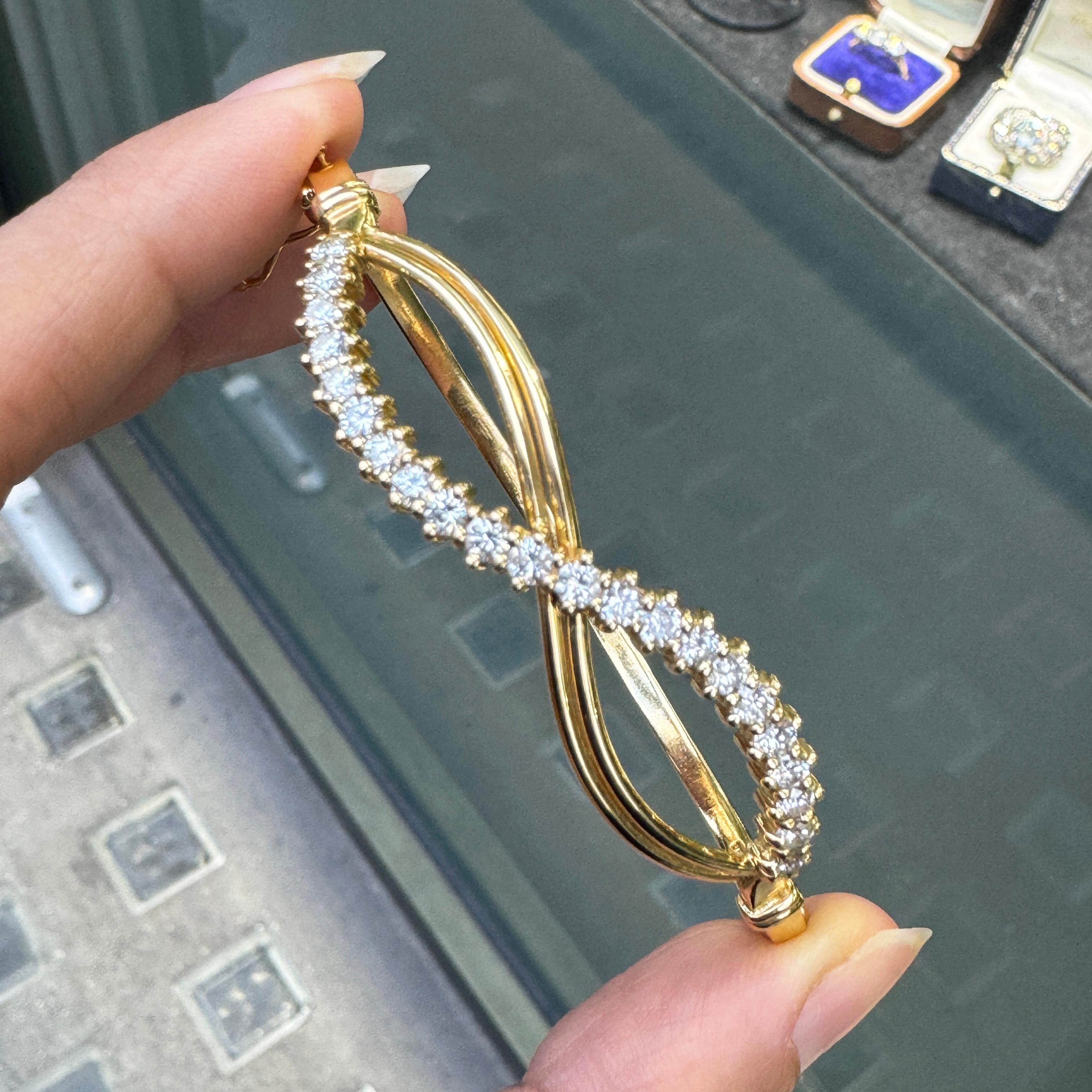 Infinity-Armreif aus Diamanten und 18 Karat Gelbgold, 1981 im Zustand „Hervorragend“ im Angebot in London, GB