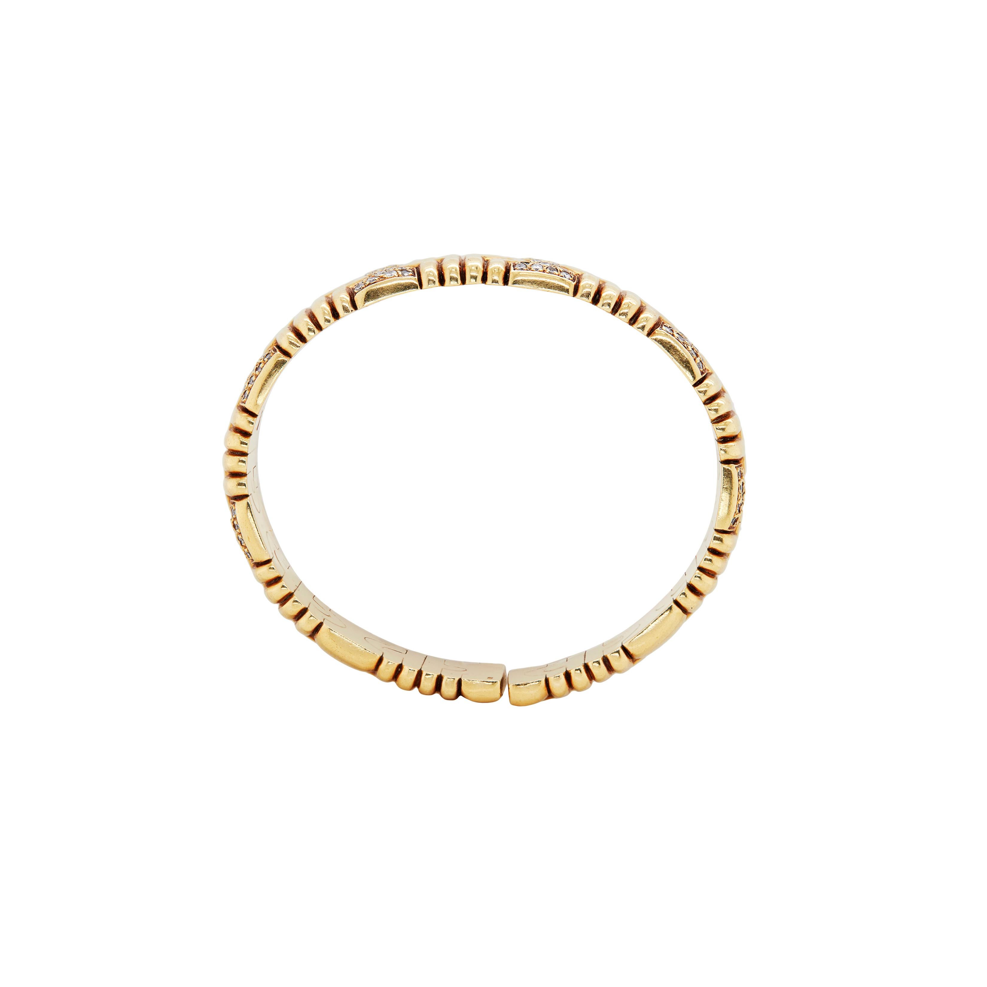Moderne Bracelet flexible en or jaune 18 carats et diamants en vente