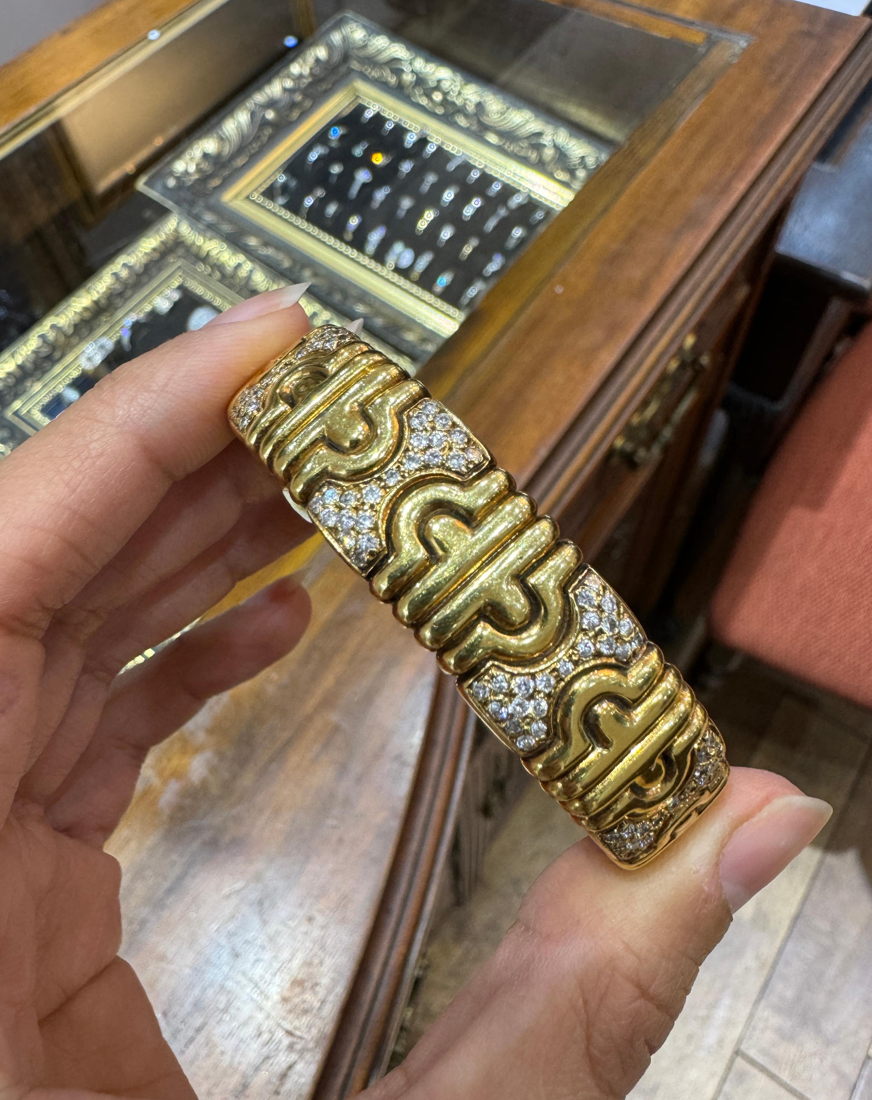Bracelet flexible en or jaune 18 carats et diamants Bon état - En vente à London, GB
