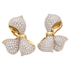 Bow-Ohrringe aus Diamanten und 18 Karat Gold