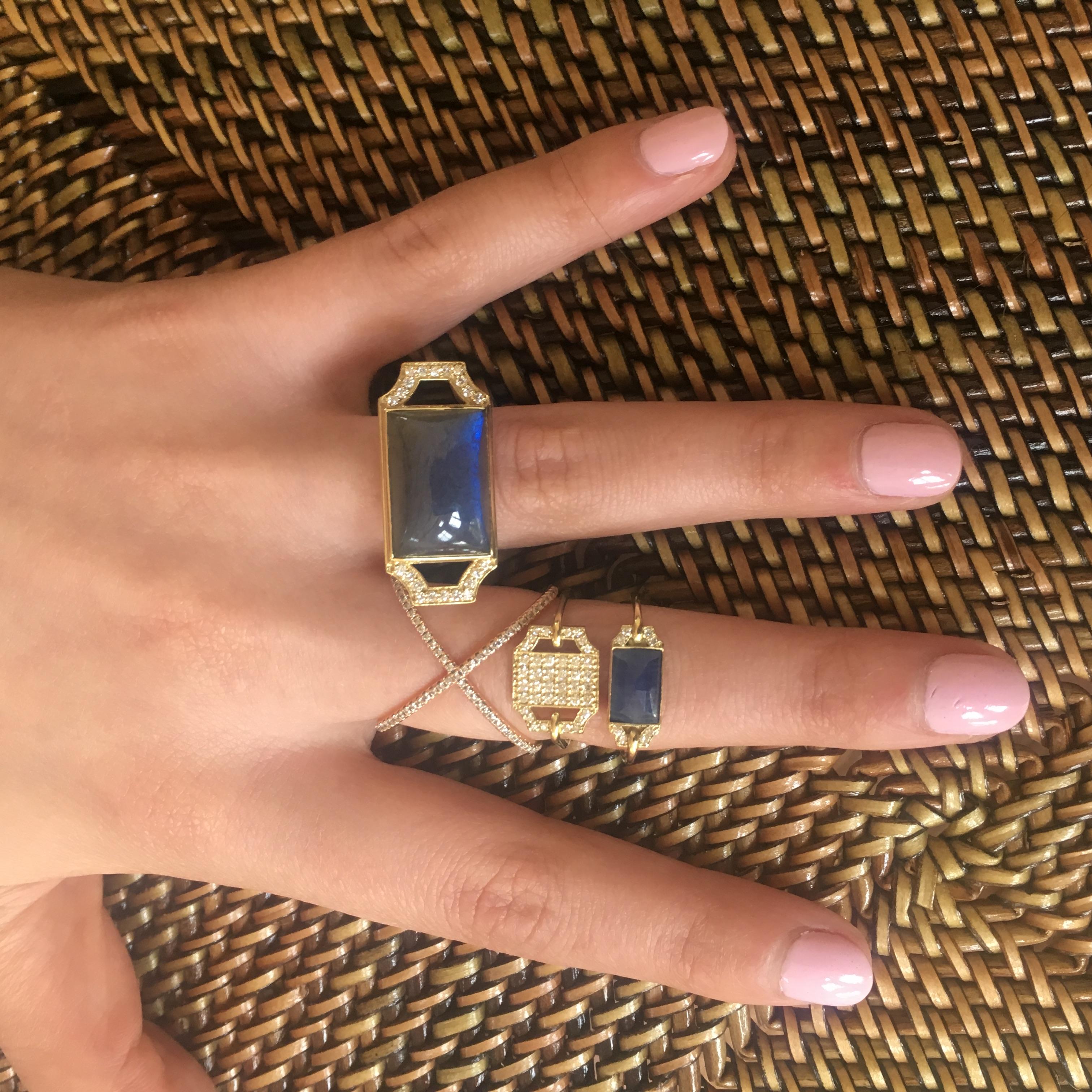 Diamond and 18 Karat Gold Deco Inspired Geometric Ring In New Condition For Sale In New York, NY