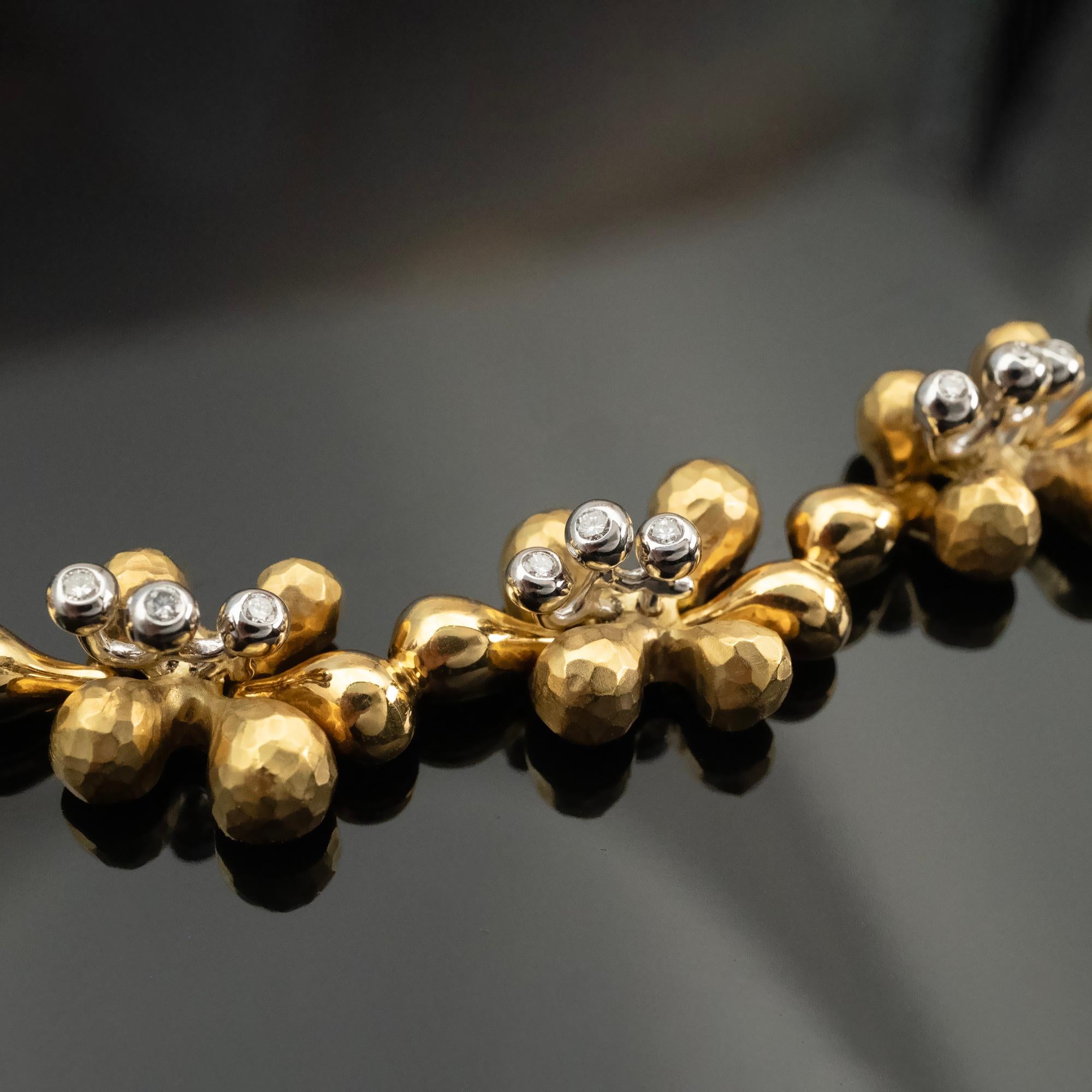 Collana floreale martellata con diamanti e oro 18 carati In condizioni Nuovo in vendita a Monte Carlo, MC