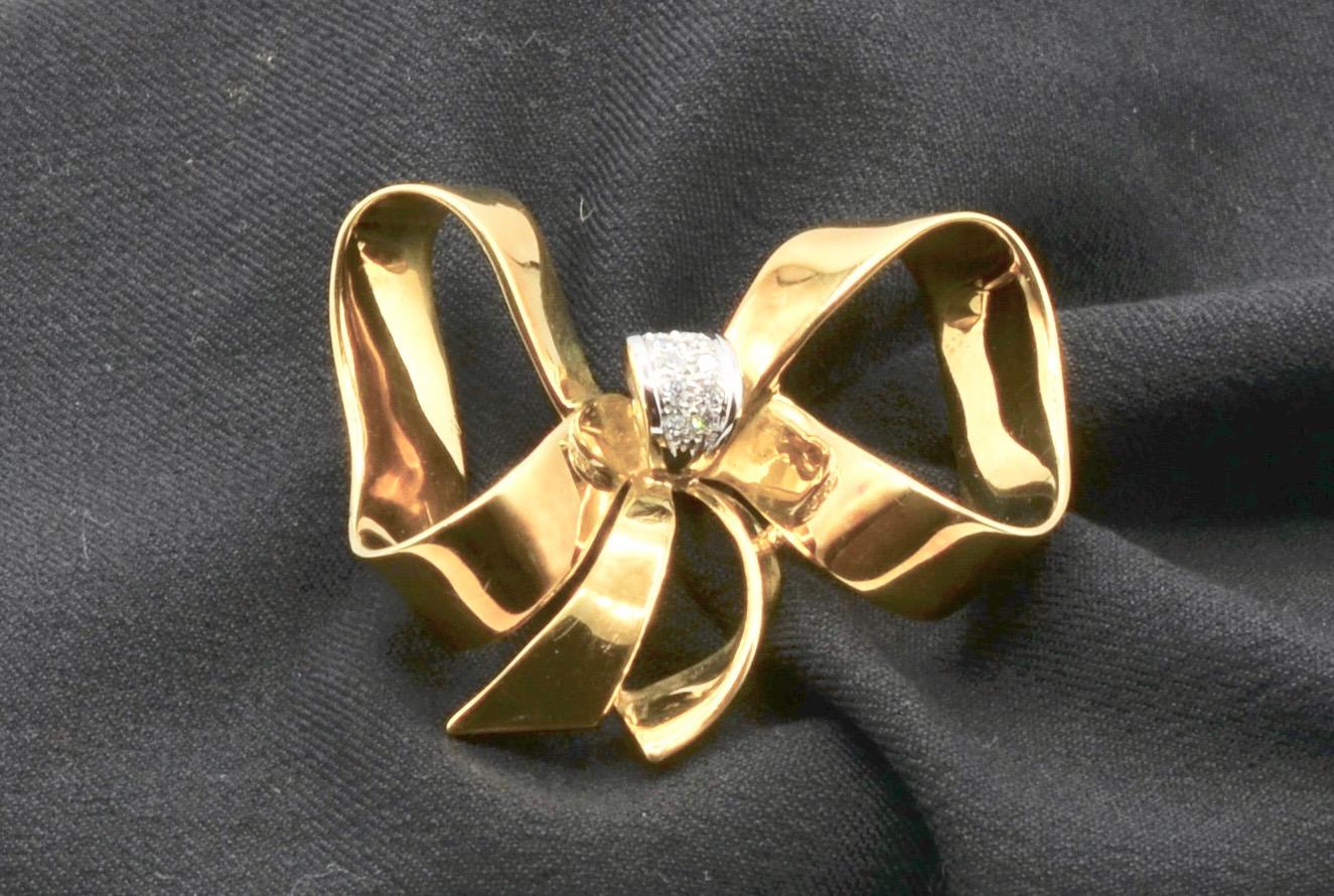 Women's or Men's Diamond and 18 Karat Italian Ribbon Bow Brooch For Sale