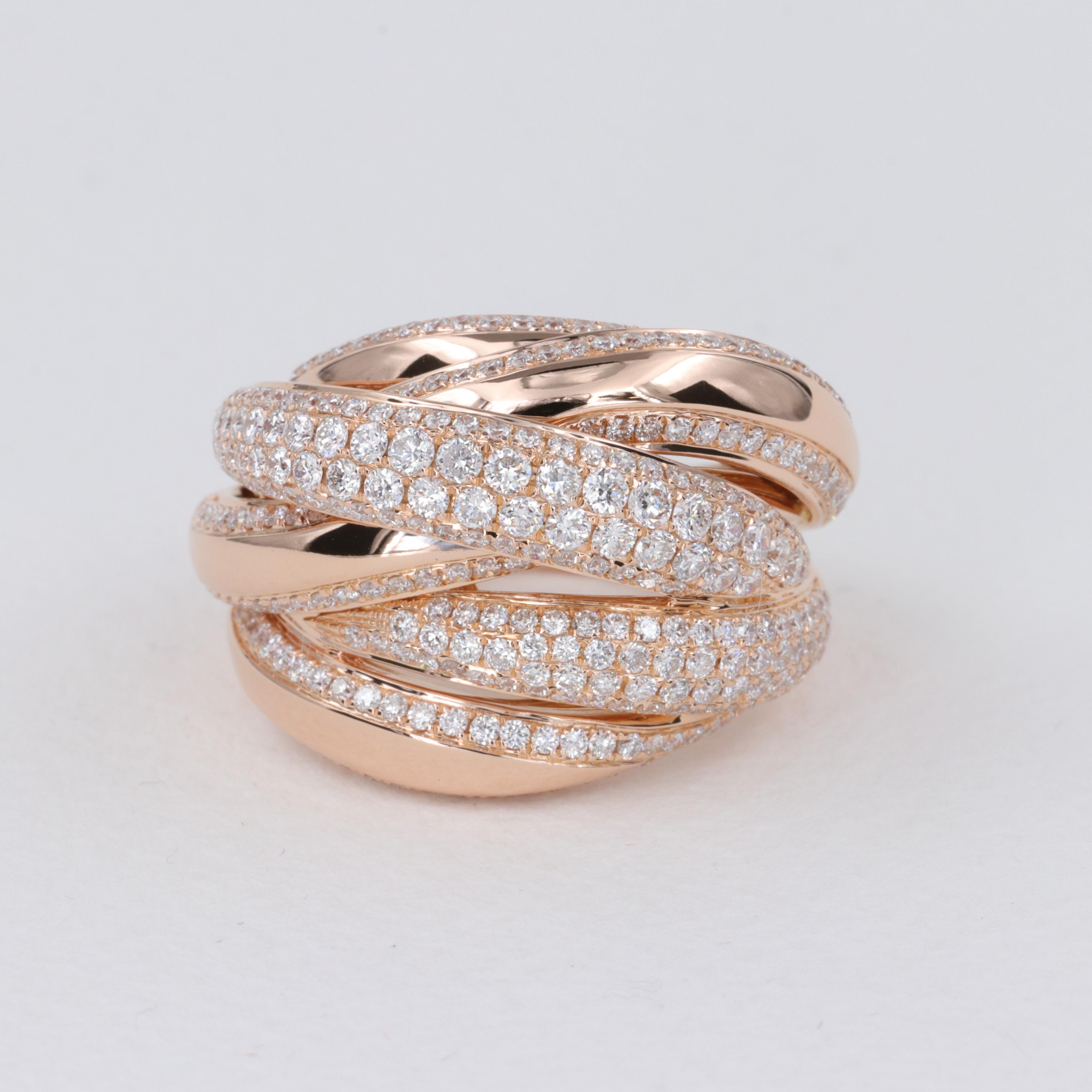 Crossover-Ring aus 18 Karat Roségold mit Diamanten (Rundschliff) im Angebot