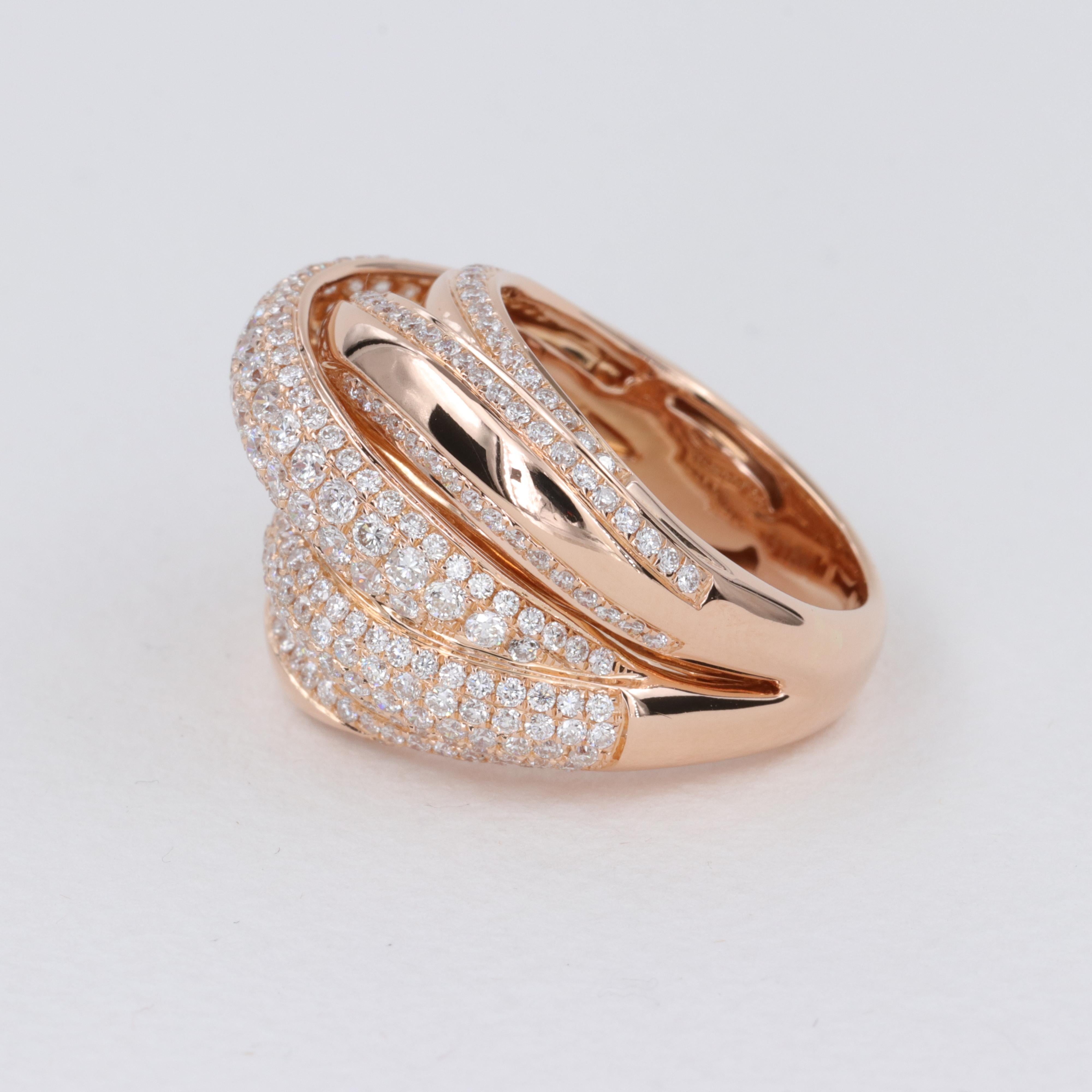 Crossover-Ring aus 18 Karat Roségold mit Diamanten im Zustand „Hervorragend“ im Angebot in Tampa, FL