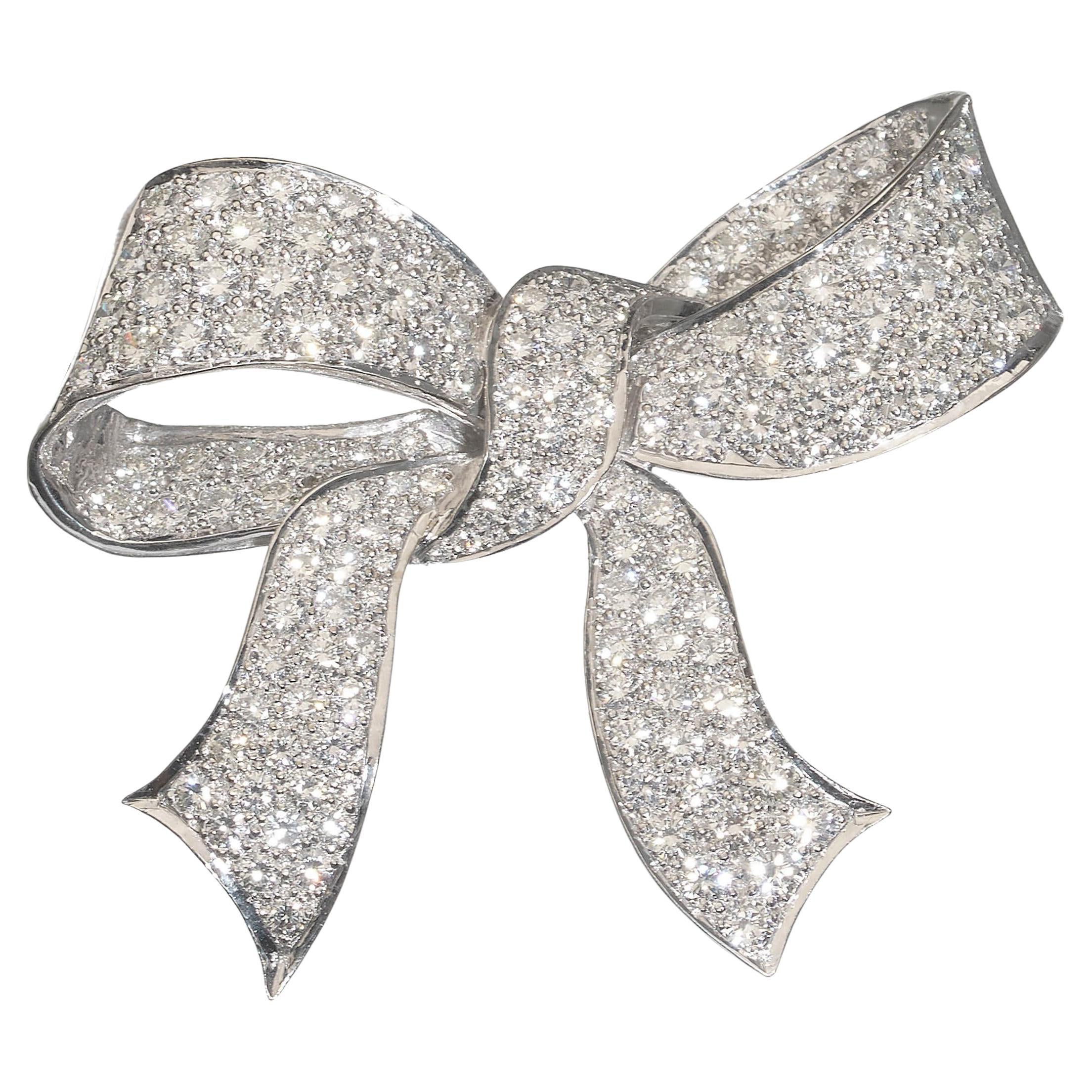 Diamond and 18 Karat White Gold Bow Brooch, 15.00 Carats, Hallmarked 1994 For Sale