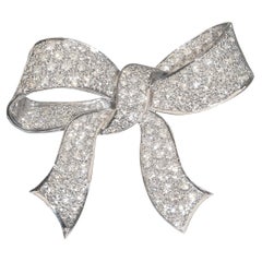 Diamond and 18 Karat White Gold Bow Brooch, 15.00 Carats, Hallmarked 1994