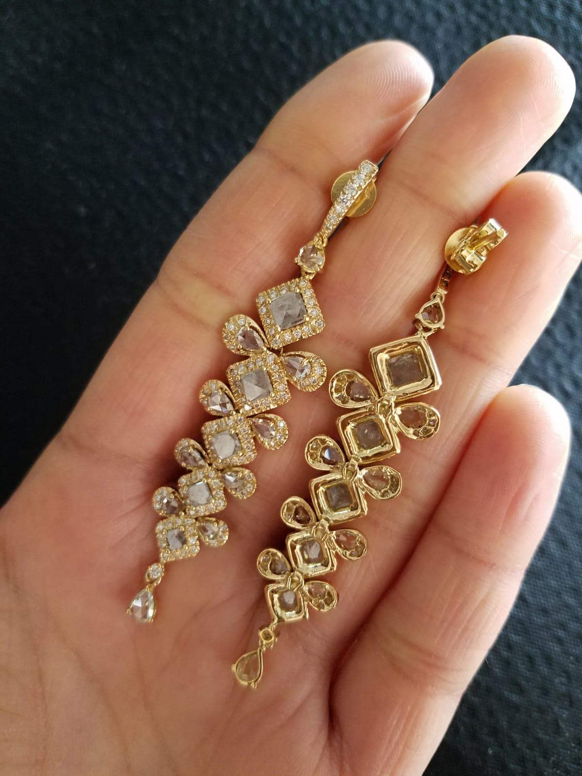 Art Deco Diamond and 18 Karat Yellow Gold Dangling Earrings