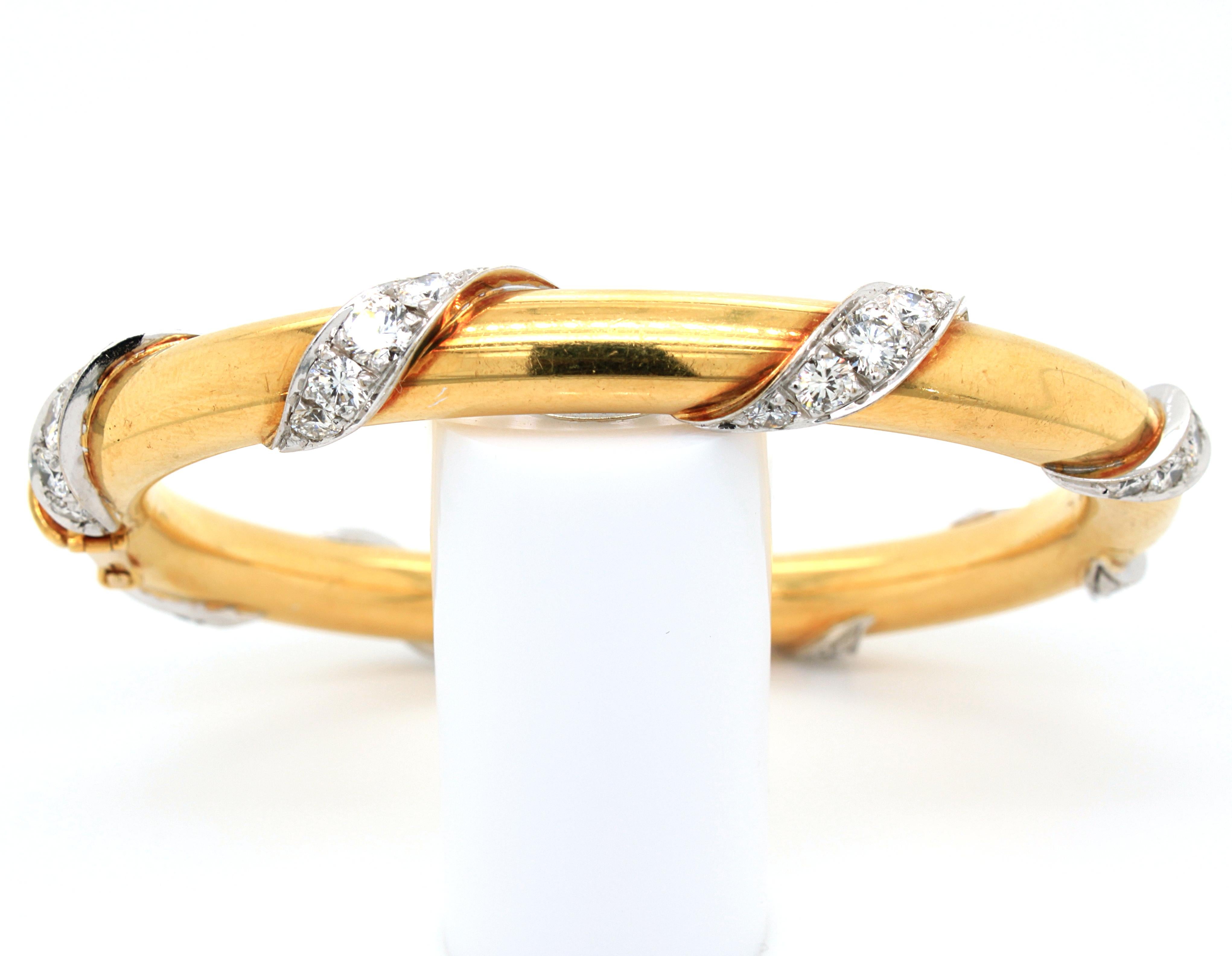 Diamond and 18K Gold Bangle, 20th Century For Sale 2