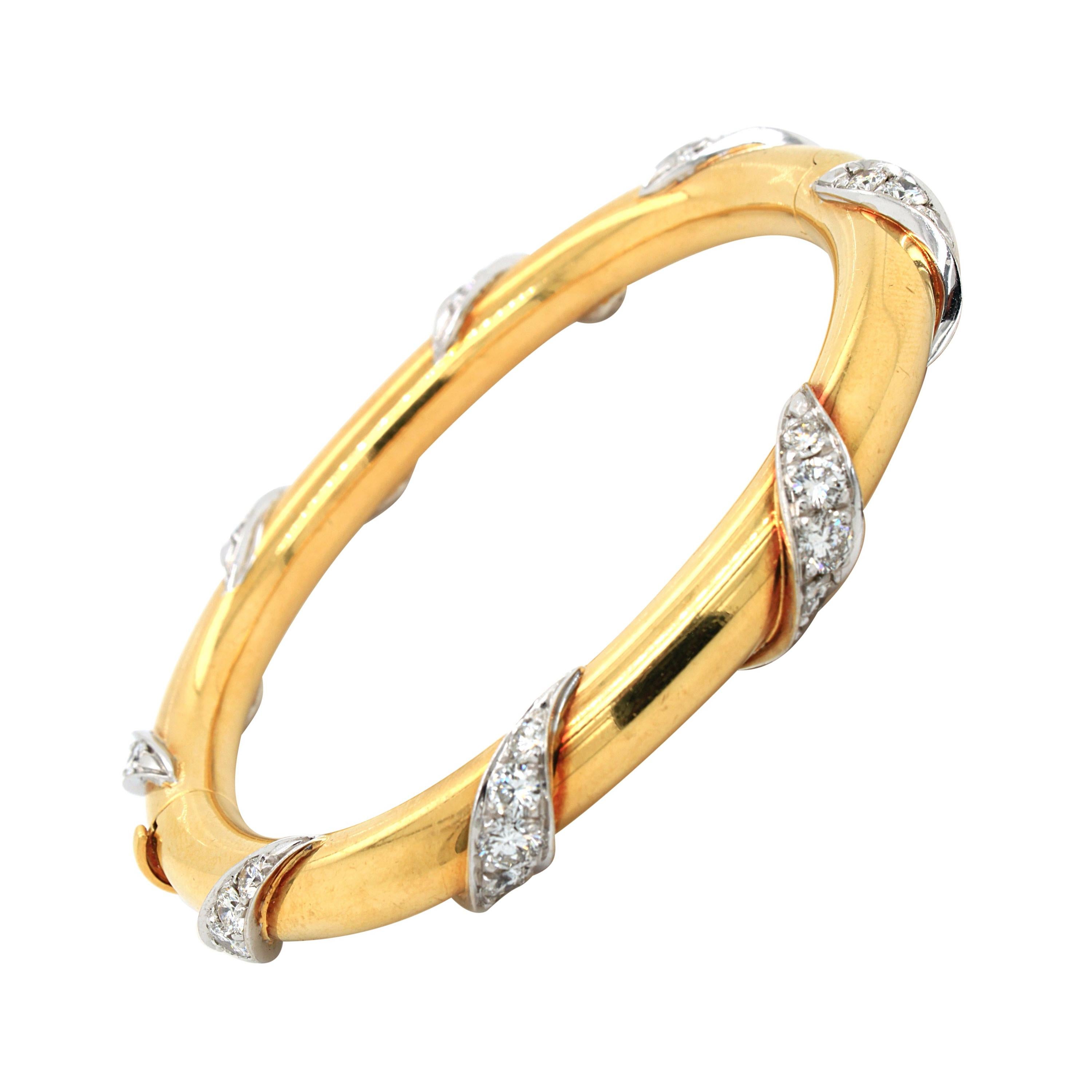 Diamond and 18K Gold Bangle, 20th Century For Sale