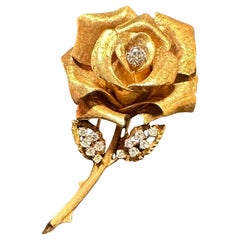 Diamant und 18K Gold Rose Form Brosche Pin von Erwin Pearl