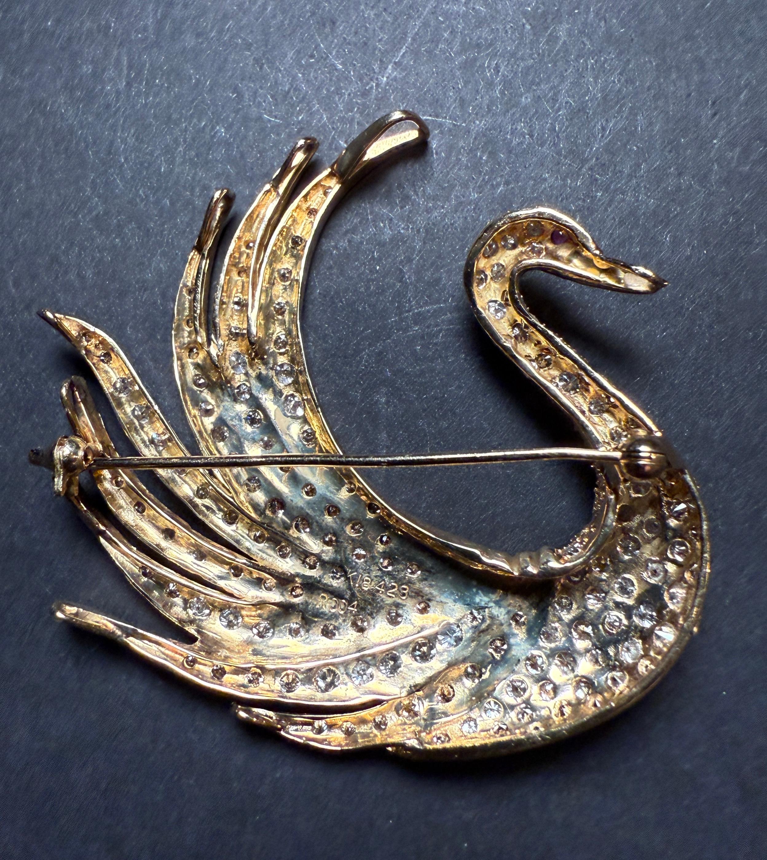 20th Century Diamond And 18K Gold Swan Form Pin Brooch For Sale