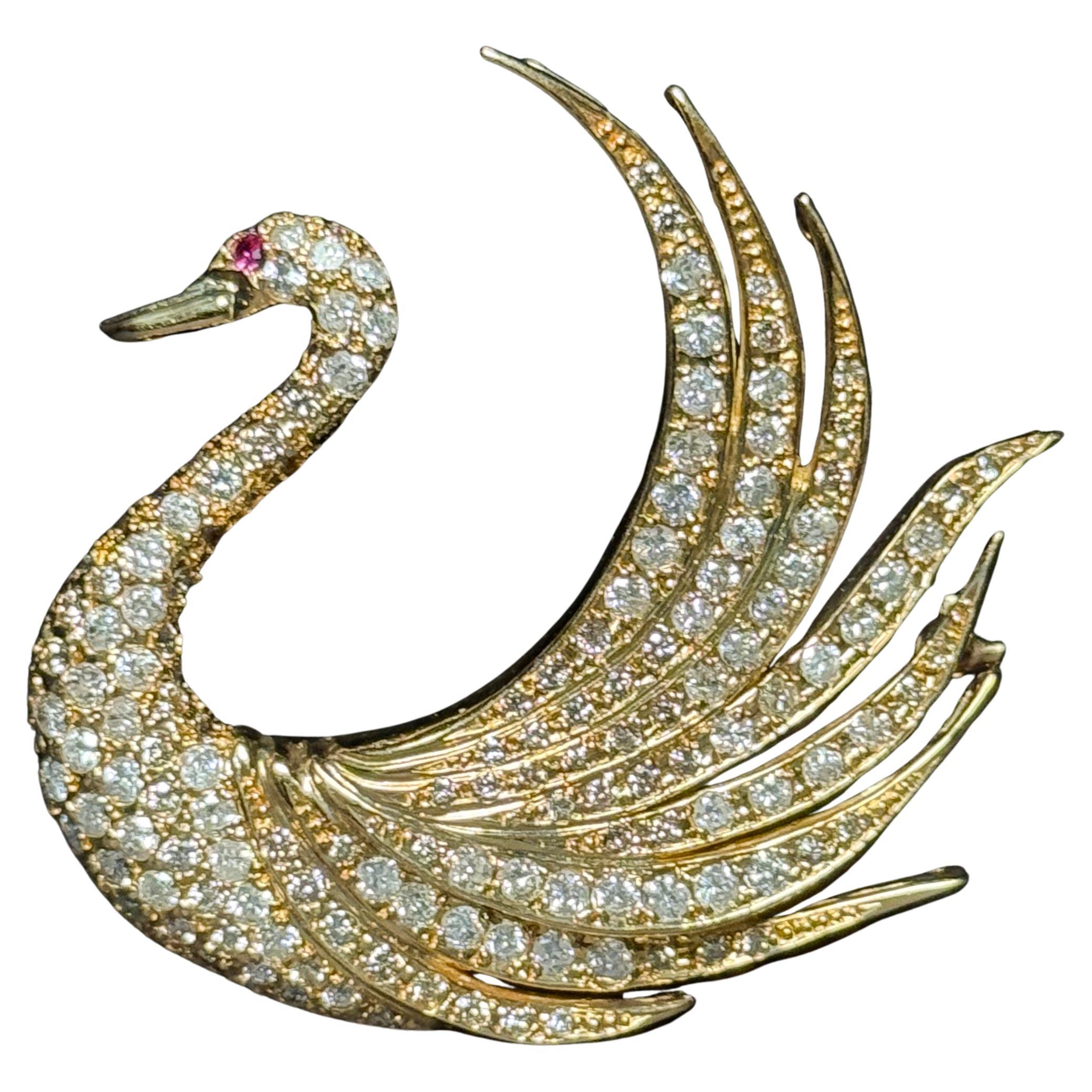 Broche con forma de cisne de oro de 18 quilates y diamantes