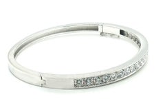 Bracelet manchette en diamants et or blanc 18 carats, pour un total de 3,36 carats