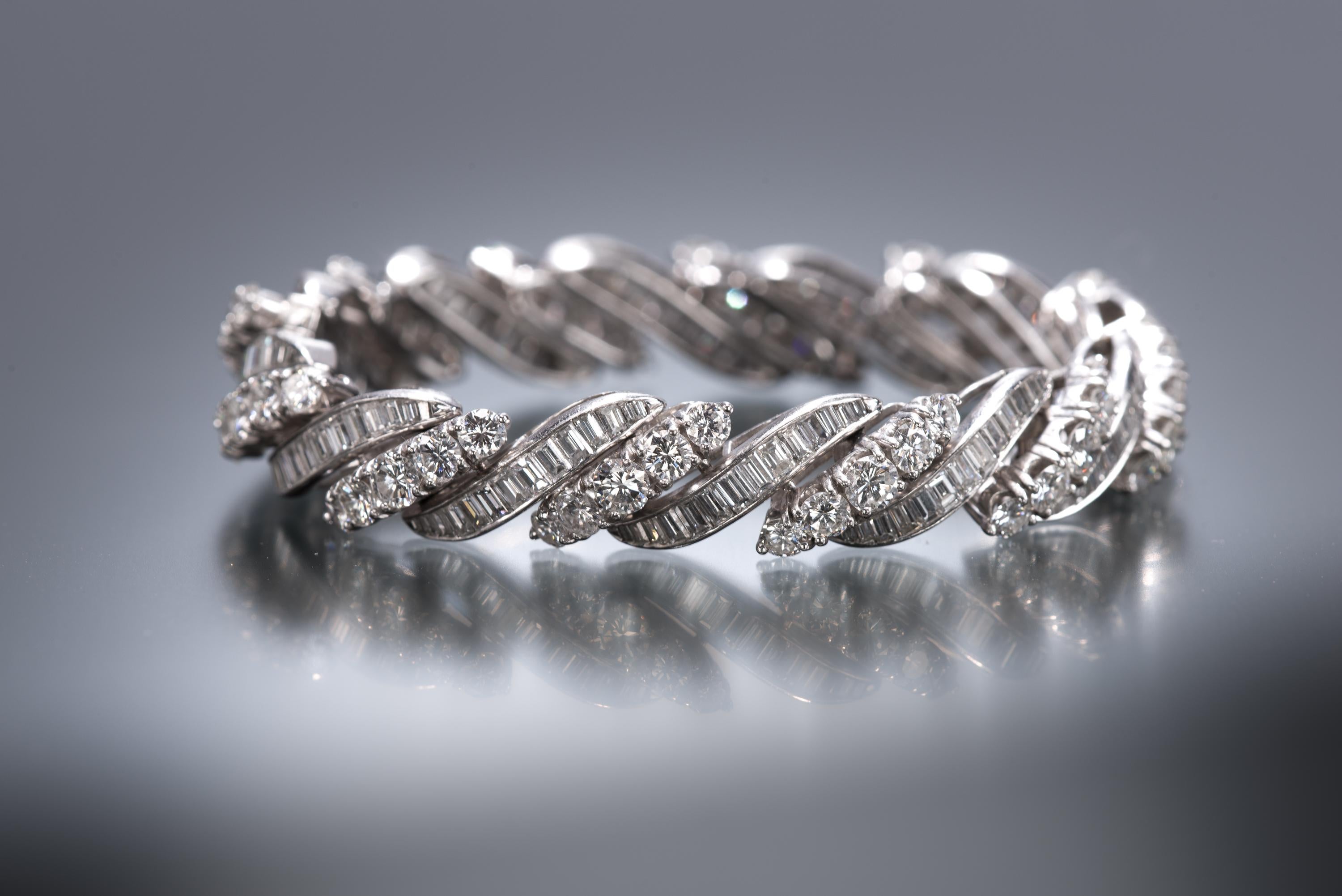 Rétro Bracelet en or blanc 18k et diamants en vente