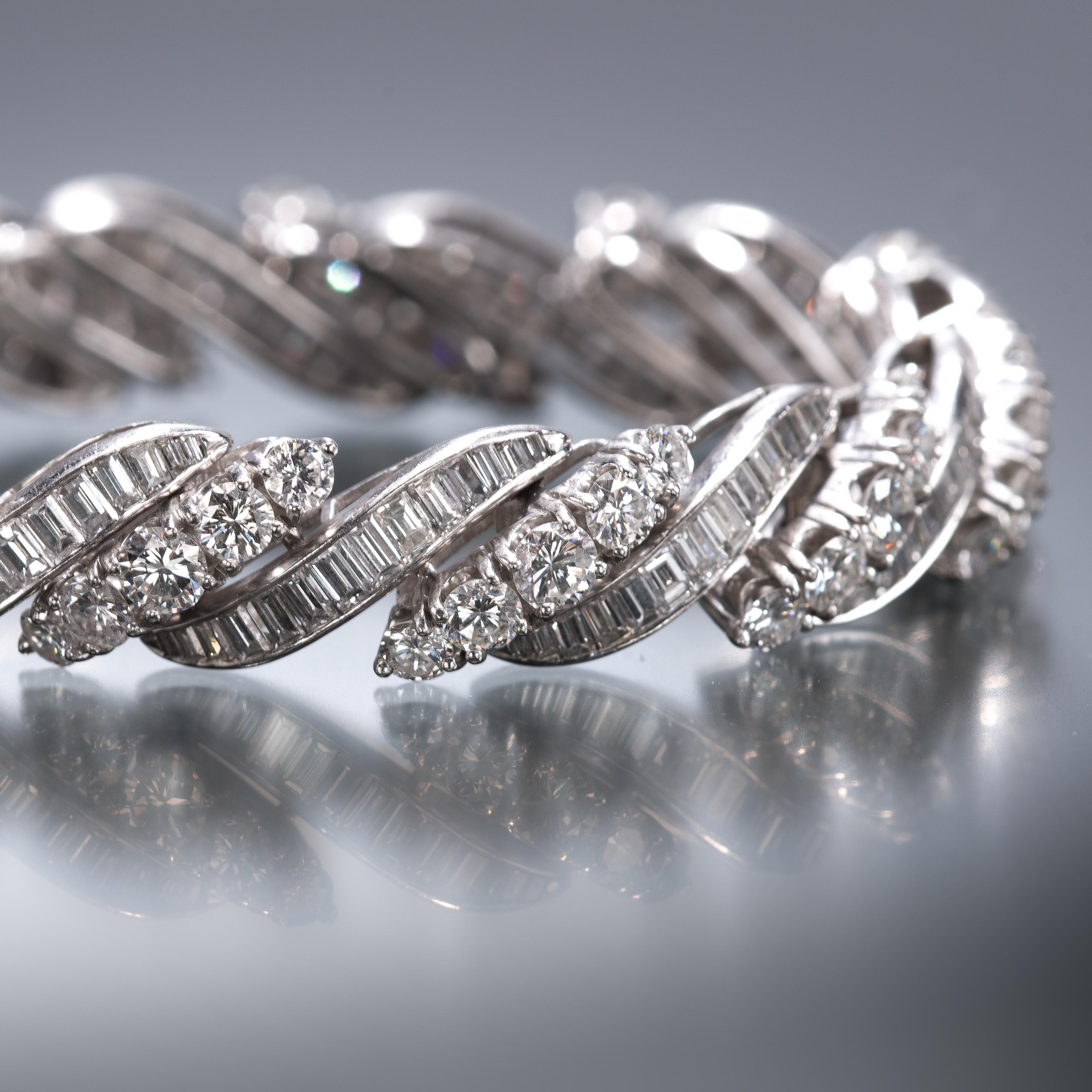 Taille ronde Bracelet en or blanc 18k et diamants en vente