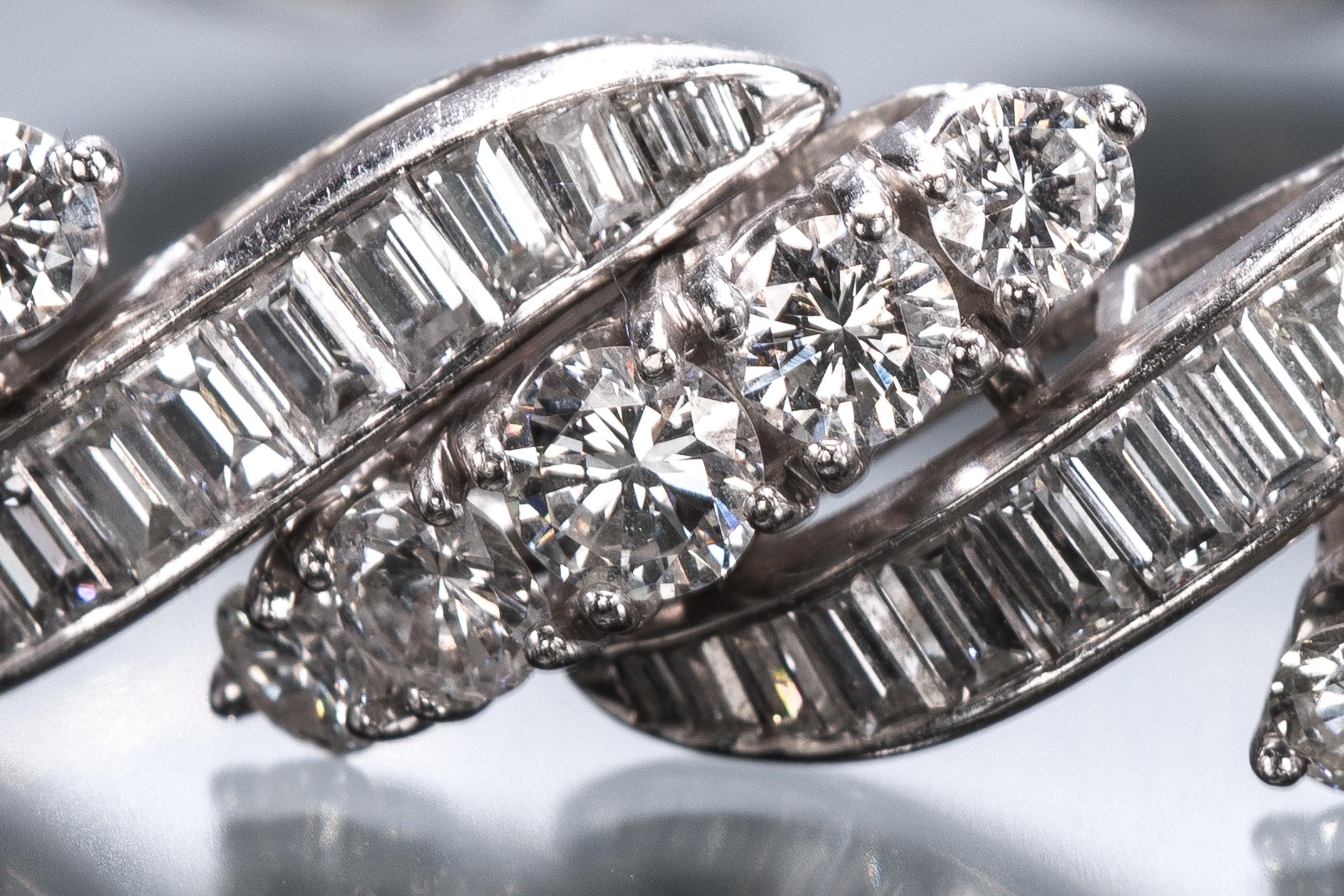 Bracelet en or blanc 18k et diamants Bon état - En vente à Weston, MA