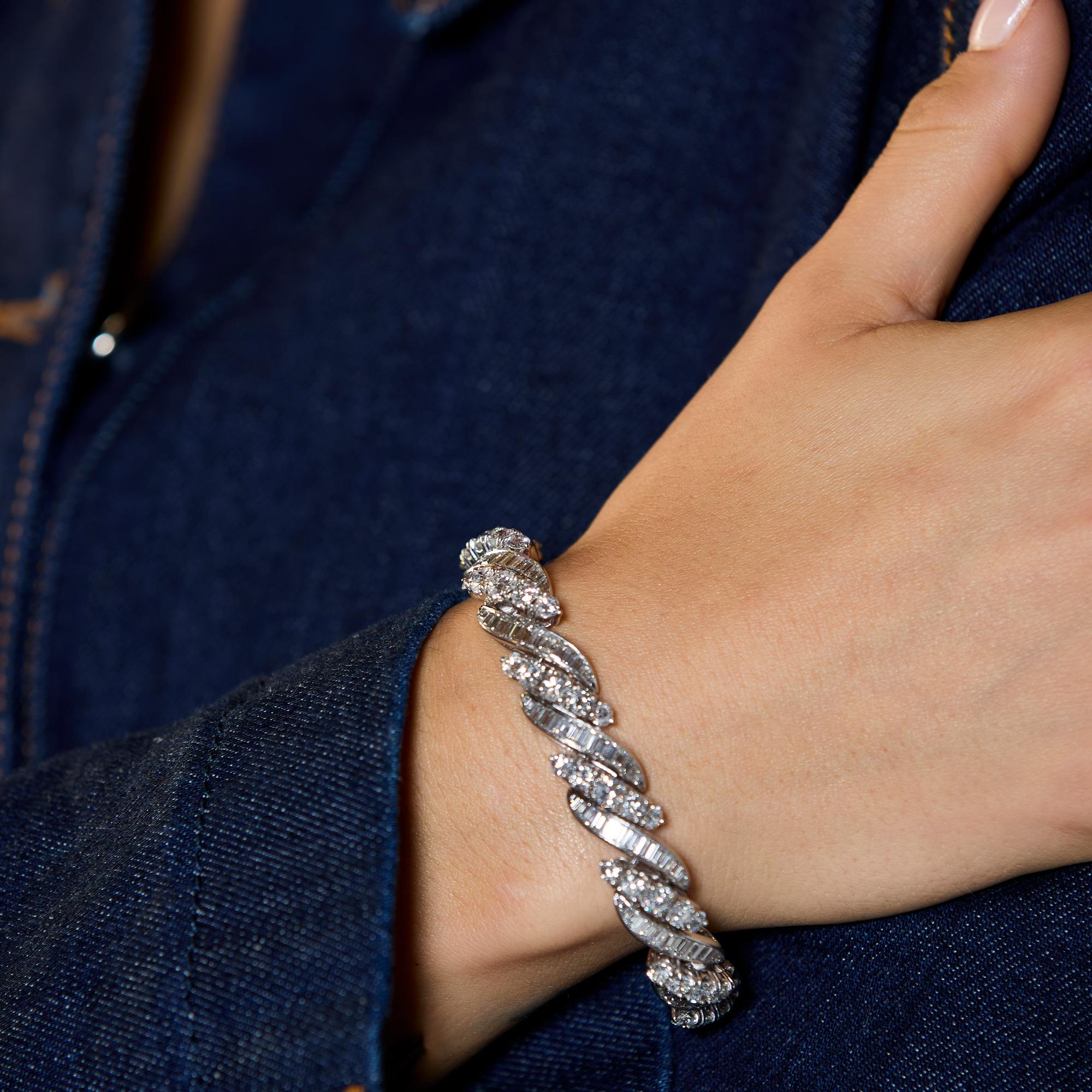 Bracelet en or blanc 18k et diamants en vente 1