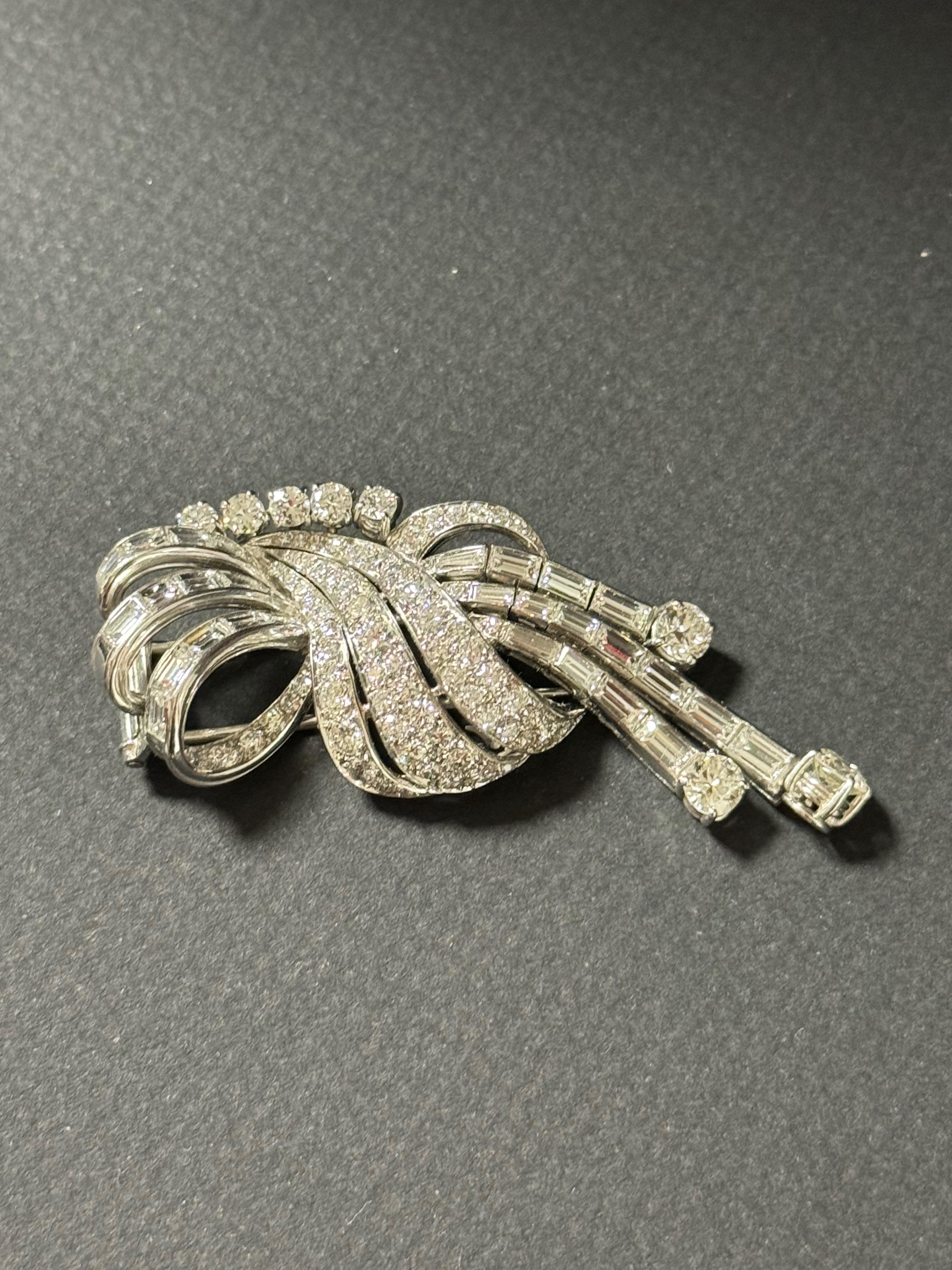 Diamond and 18k White Gold Brooch In Good Condition For Sale In London, GB