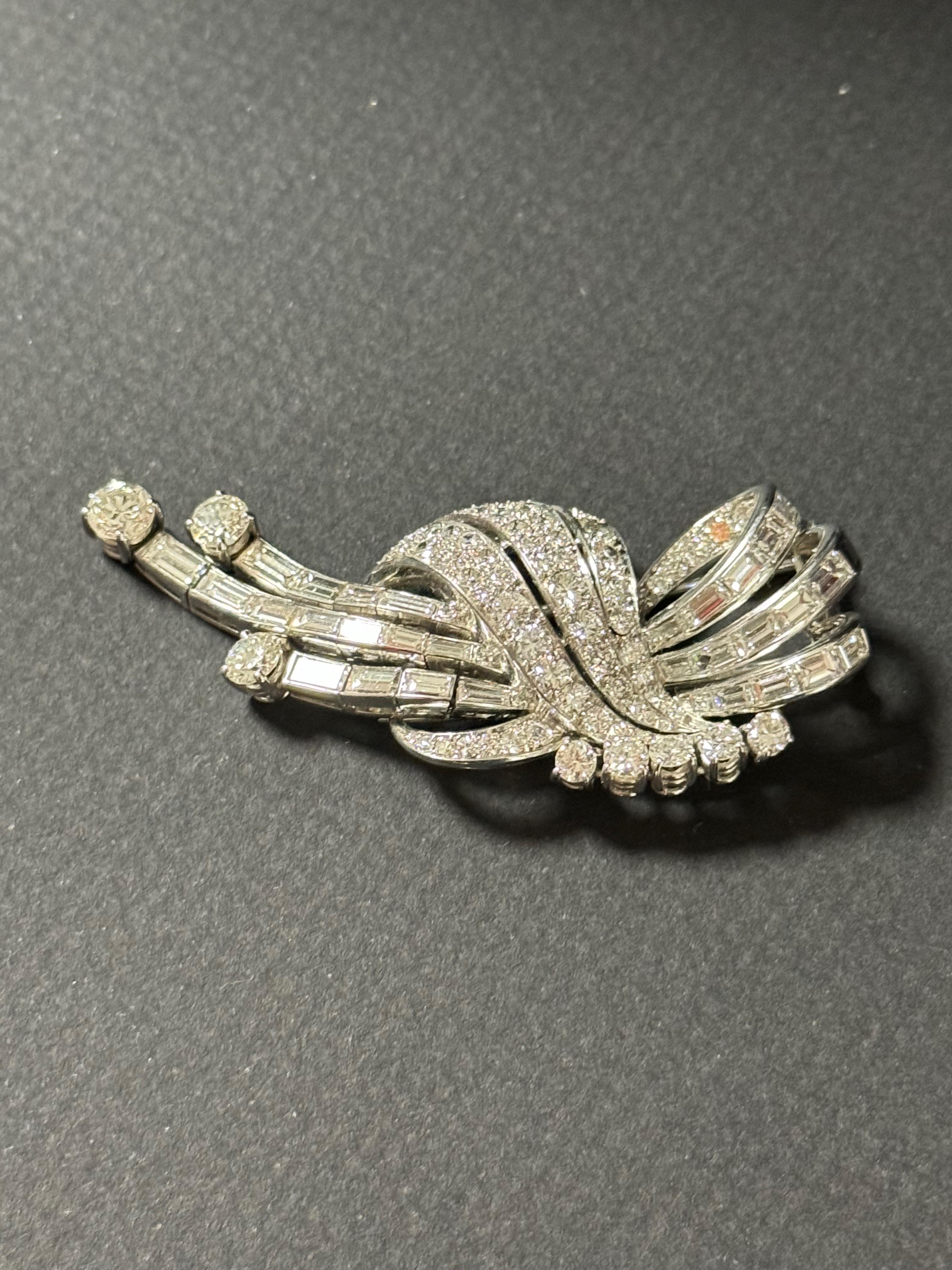 Women's or Men's Diamond and 18k White Gold Brooch For Sale
