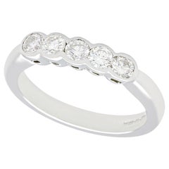 Fünf-Stein-Ring aus Diamant und 18 Karat Weißgold