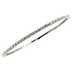 Manchette souple en or blanc 18 carats et diamants, poids total de 1,30 carat