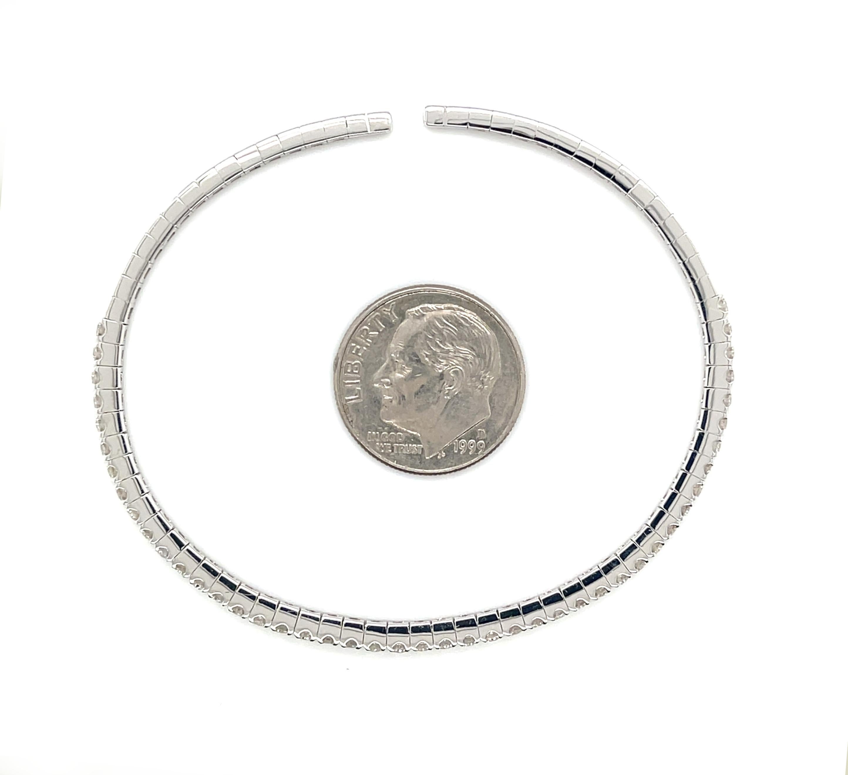 Manchette souple en or blanc 18 carats et diamants, poids total de 1,30 carat Pour femmes en vente