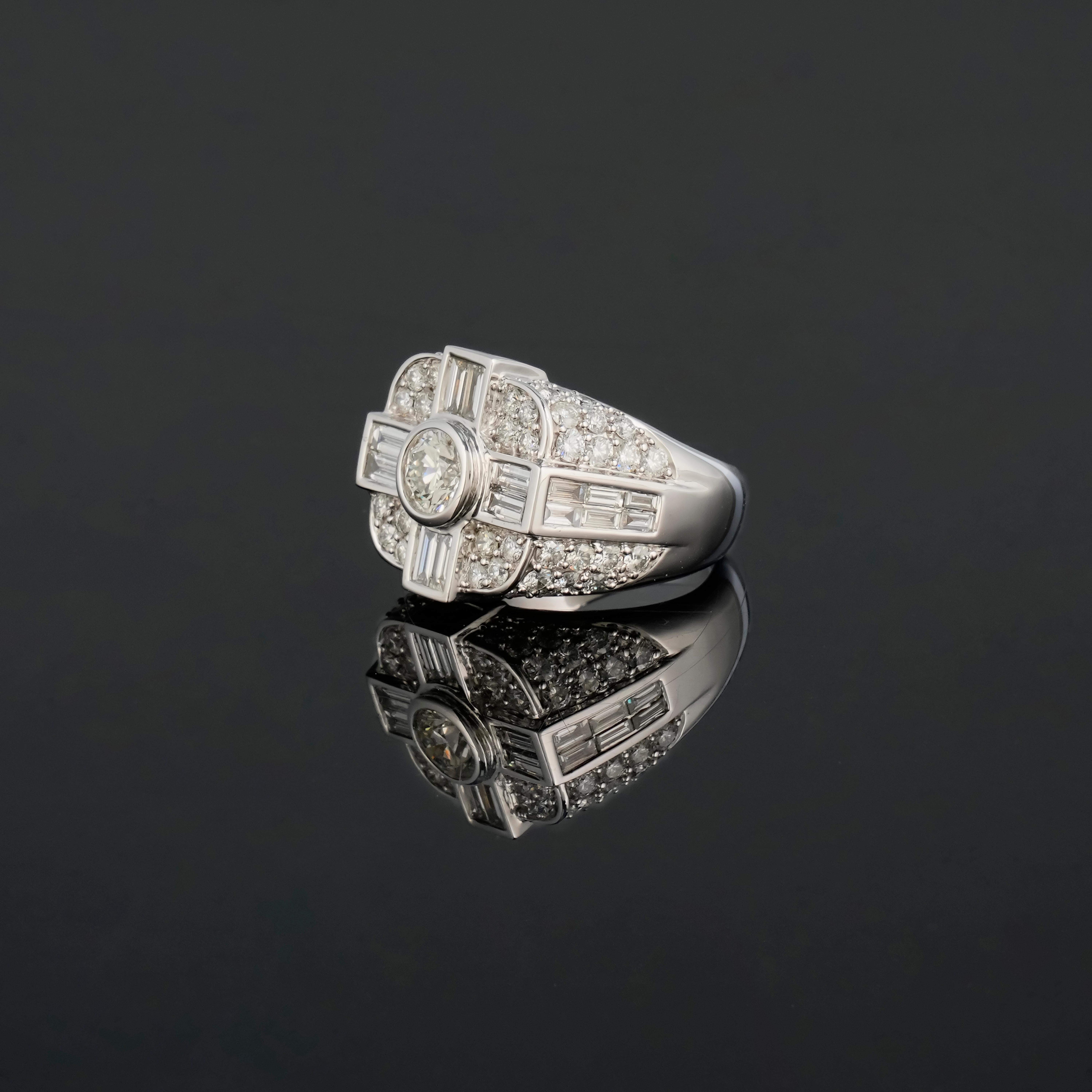 Unisex-Cocktailring mit Diamant und 18 Karat Weißgold (Art déco) im Angebot